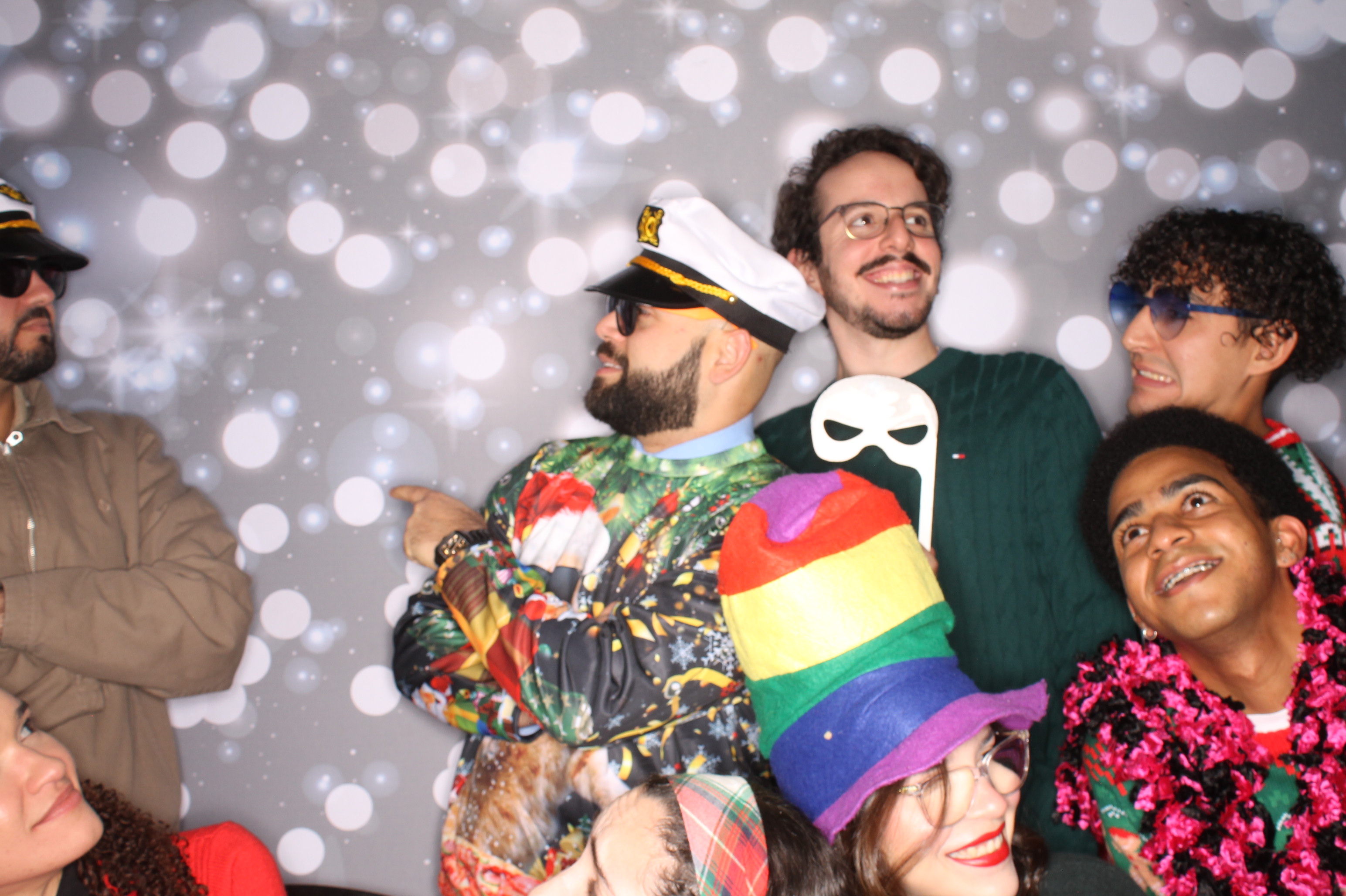GE Feliz Navidad | View more photos from the event at gallery.photoboothcincy.com/u/PhotoBoothCincy/GE-Feliz-Navidad