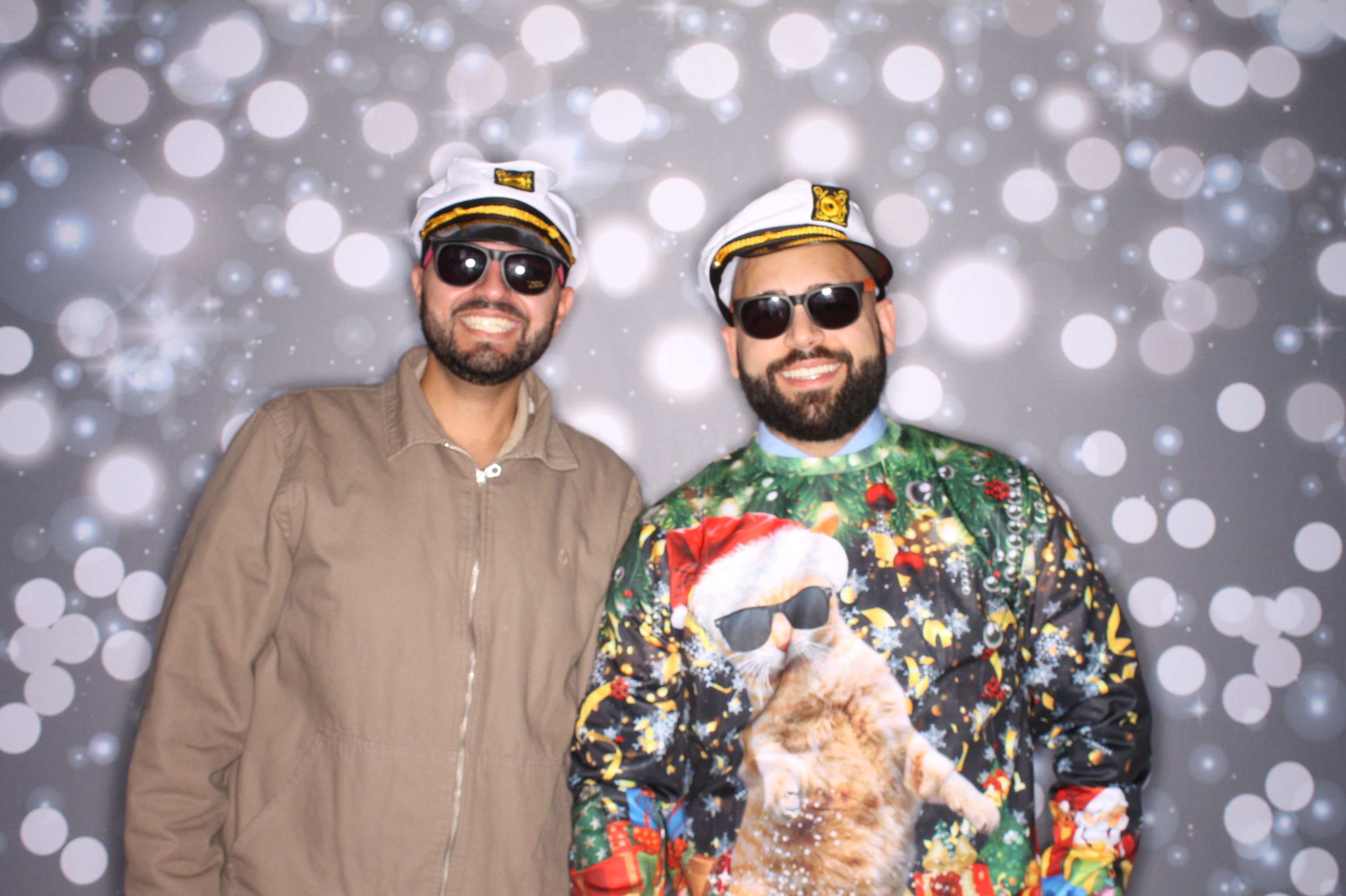 GE Feliz Navidad | View more photos from the event at gallery.photoboothcincy.com/u/PhotoBoothCincy/GE-Feliz-Navidad