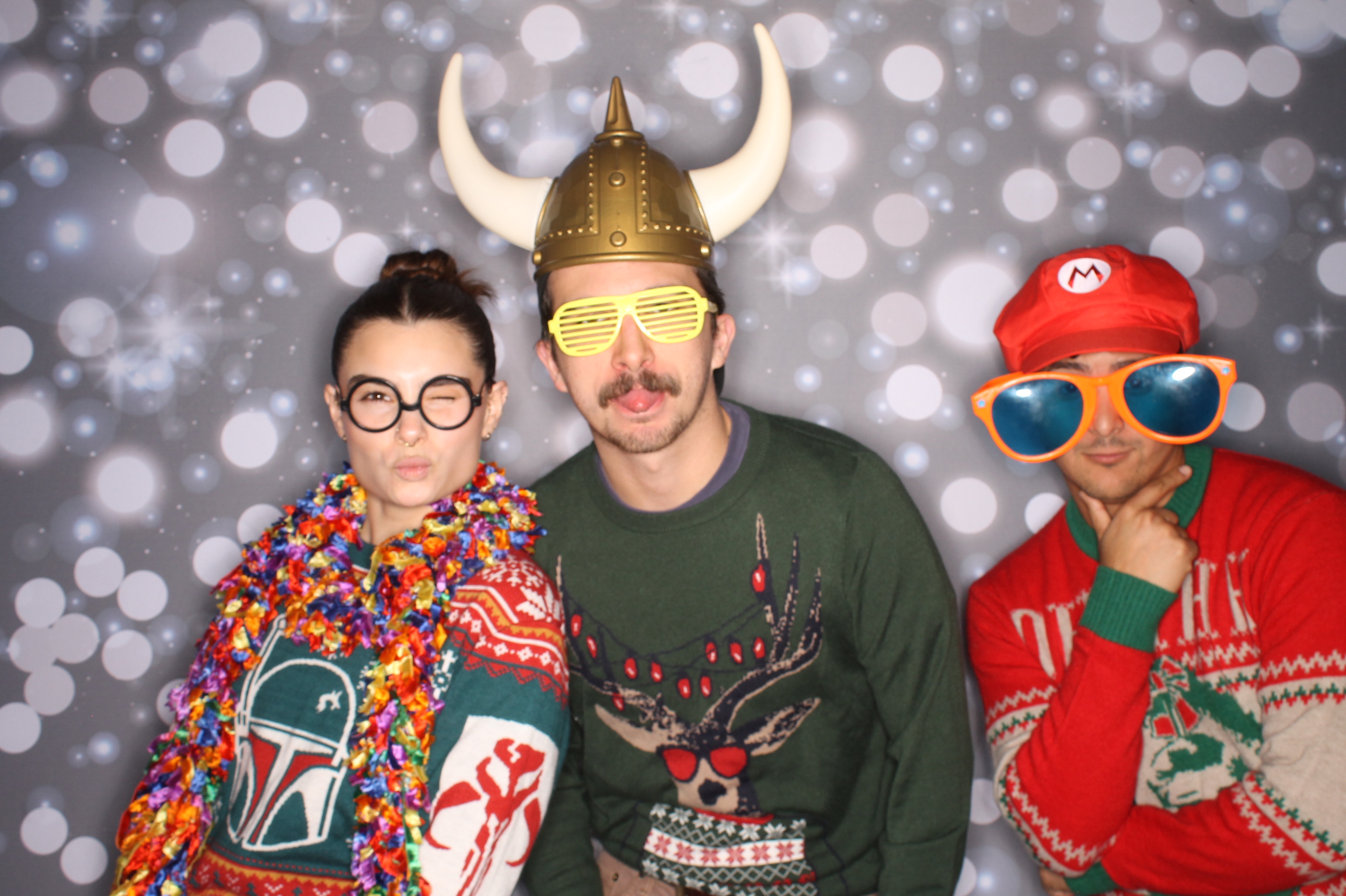 GE Feliz Navidad | View more photos from the event at gallery.photoboothcincy.com/u/PhotoBoothCincy/GE-Feliz-Navidad