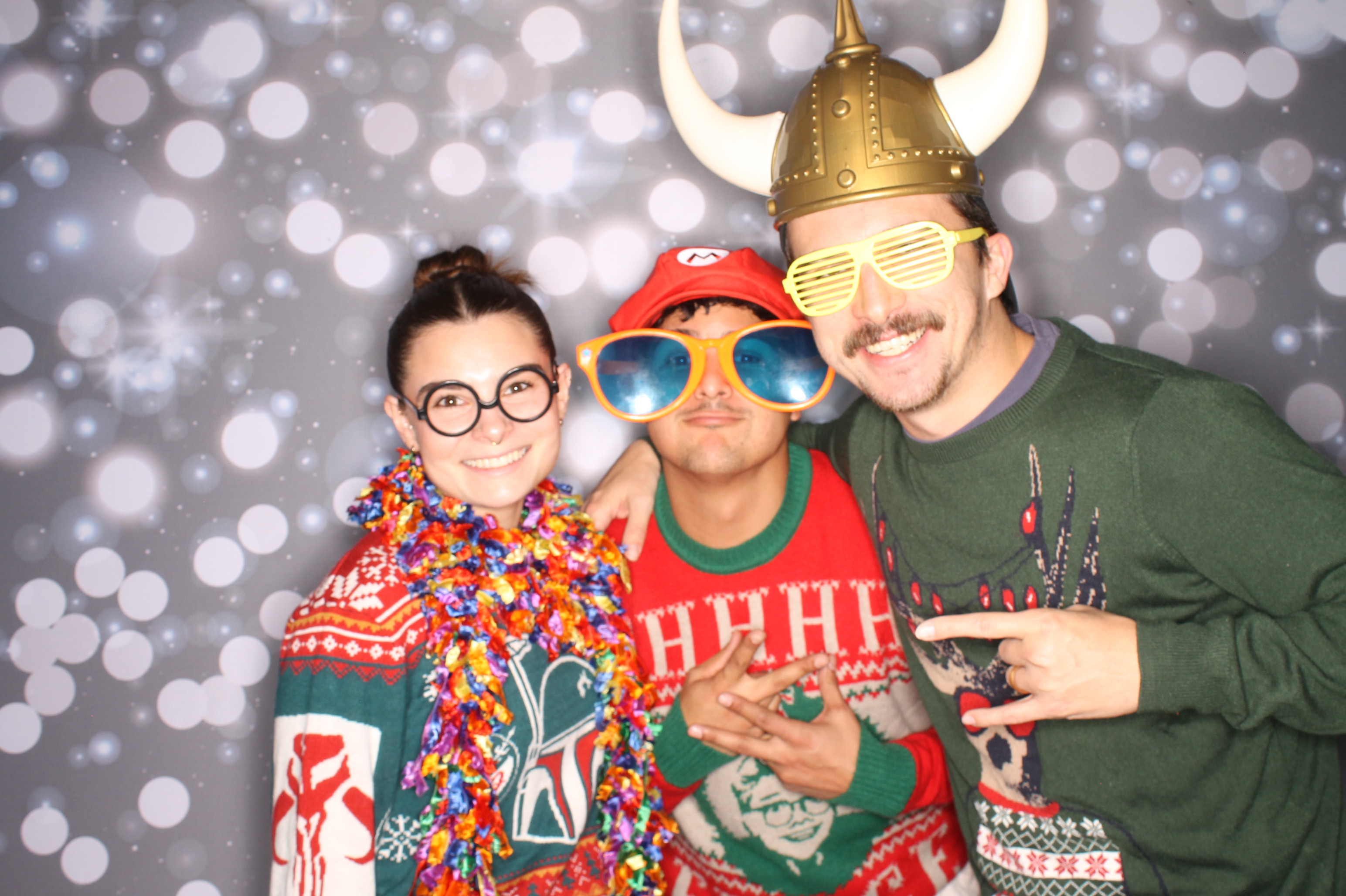 GE Feliz Navidad | View more photos from the event at gallery.photoboothcincy.com/u/PhotoBoothCincy/GE-Feliz-Navidad