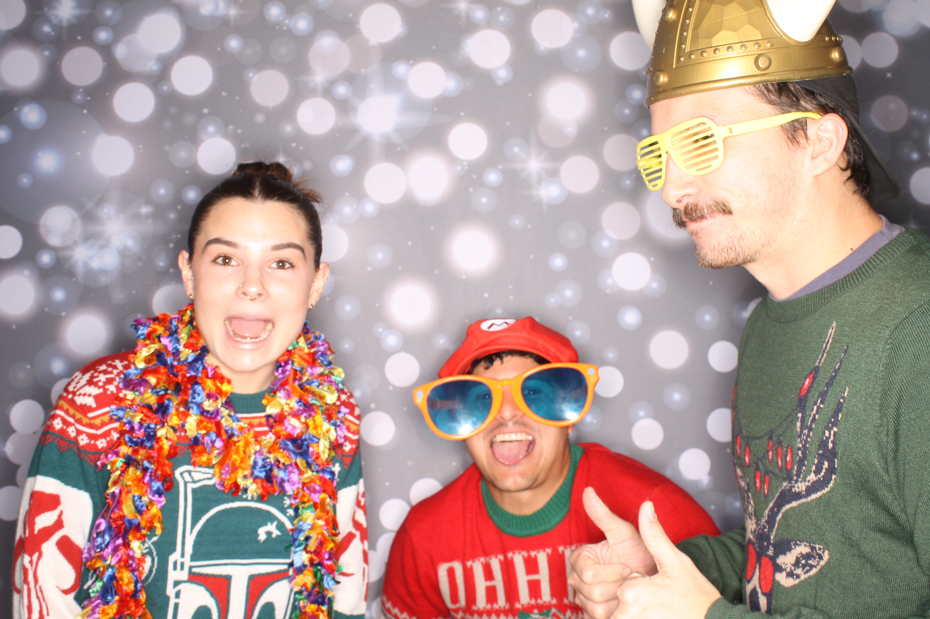 GE Feliz Navidad | View more photos from the event at gallery.photoboothcincy.com/u/PhotoBoothCincy/GE-Feliz-Navidad