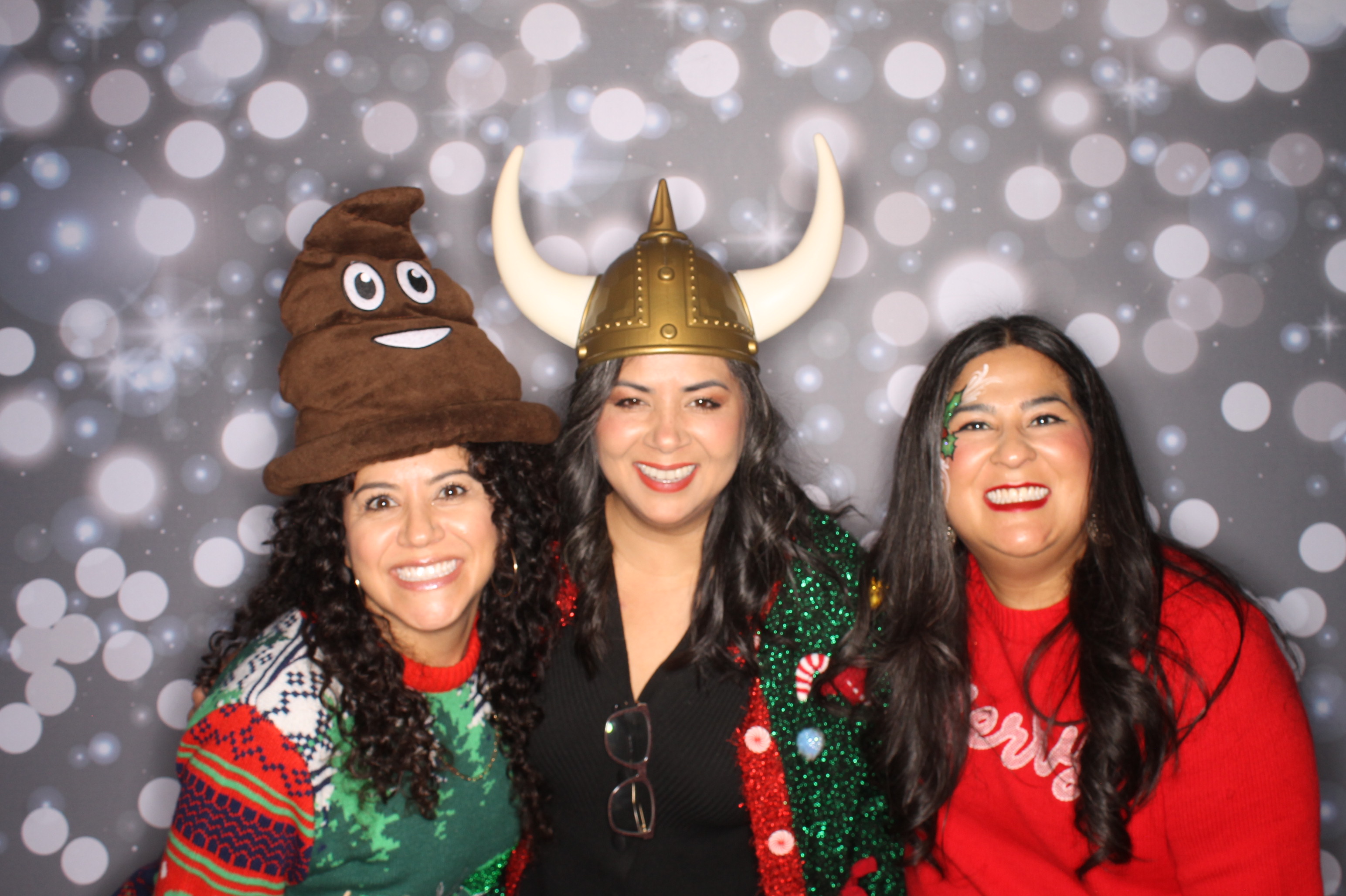 GE Feliz Navidad | View more photos from the event at gallery.photoboothcincy.com/u/PhotoBoothCincy/GE-Feliz-Navidad