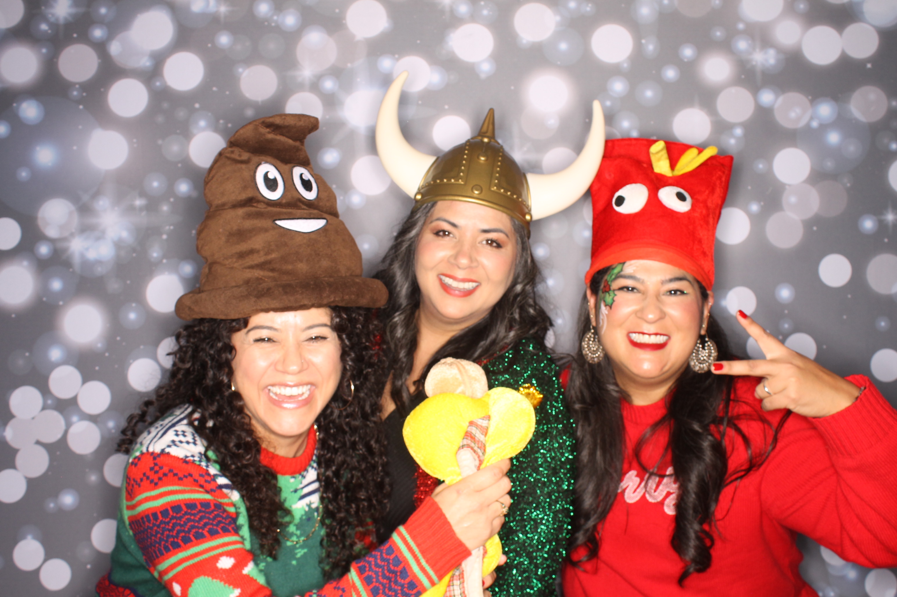 GE Feliz Navidad | View more photos from the event at gallery.photoboothcincy.com/u/PhotoBoothCincy/GE-Feliz-Navidad
