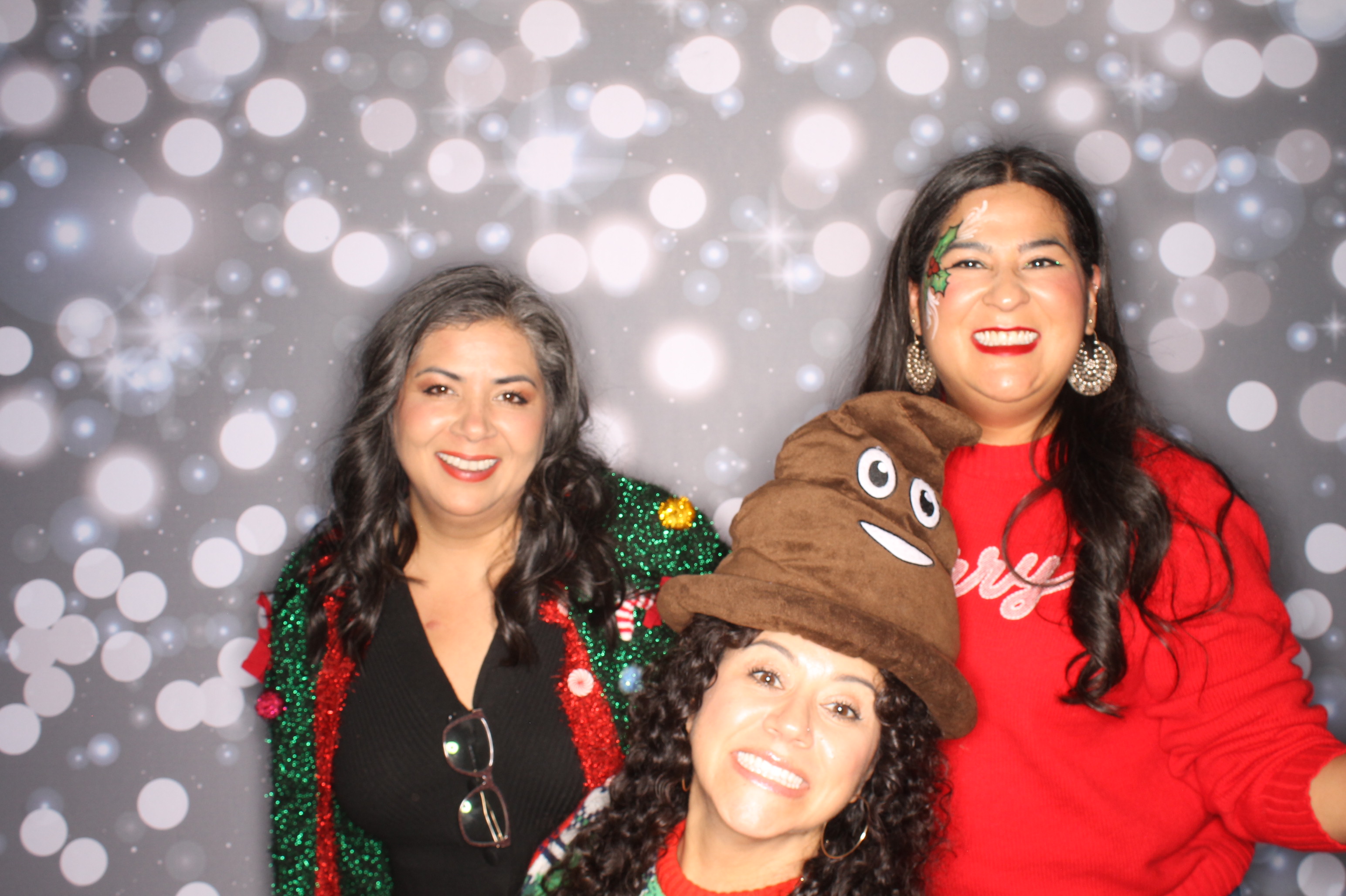 GE Feliz Navidad | View more photos from the event at gallery.photoboothcincy.com/u/PhotoBoothCincy/GE-Feliz-Navidad