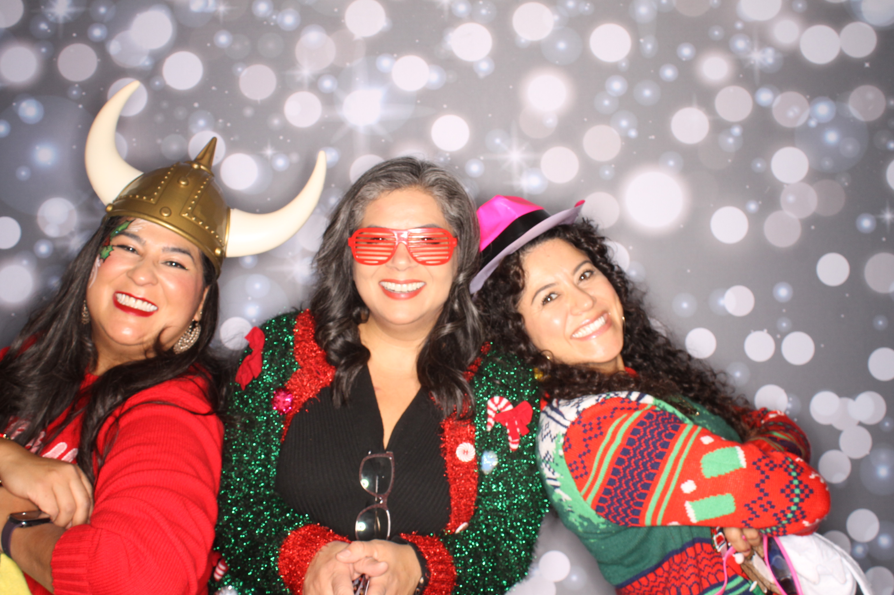 GE Feliz Navidad | View more photos from the event at gallery.photoboothcincy.com/u/PhotoBoothCincy/GE-Feliz-Navidad