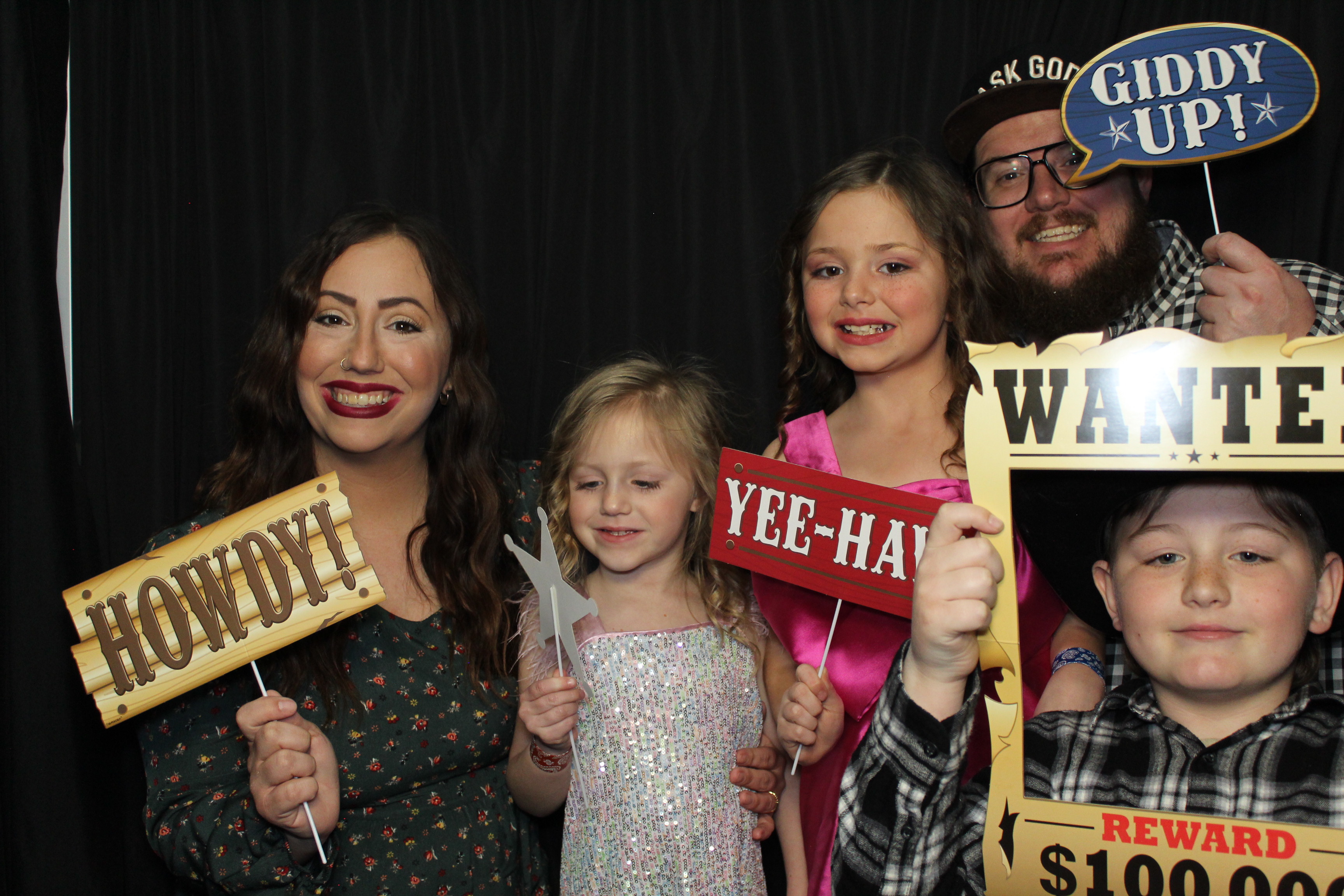 Girl Scouts | View more photos from the event at gallery.photoboothcincy.com/u/PhotoBoothCincy/Girl-Scouts
