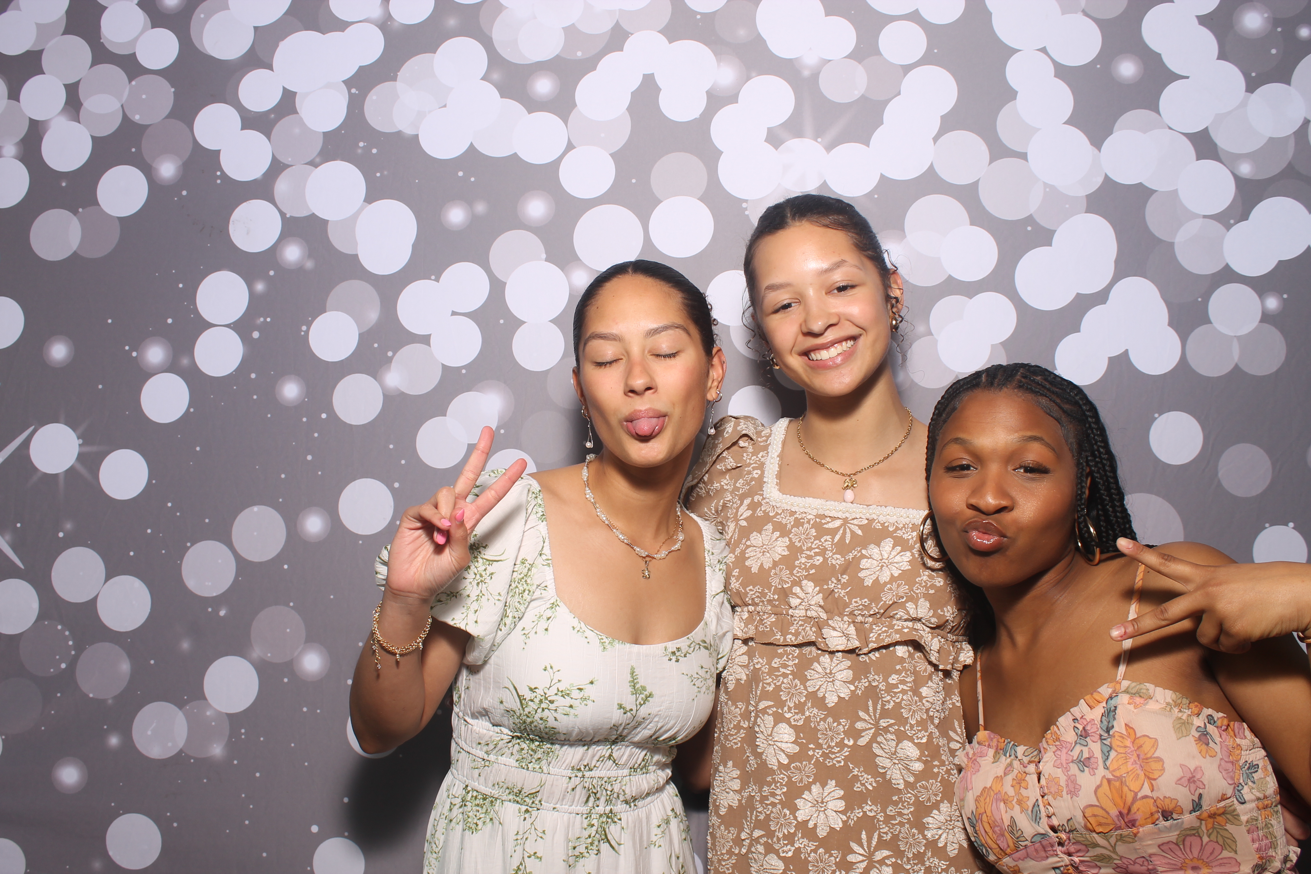 Graduation Celebration | View more photos from the event at gallery.photoboothcincy.com/u/PhotoBoothCincy/Graduation-Celebration