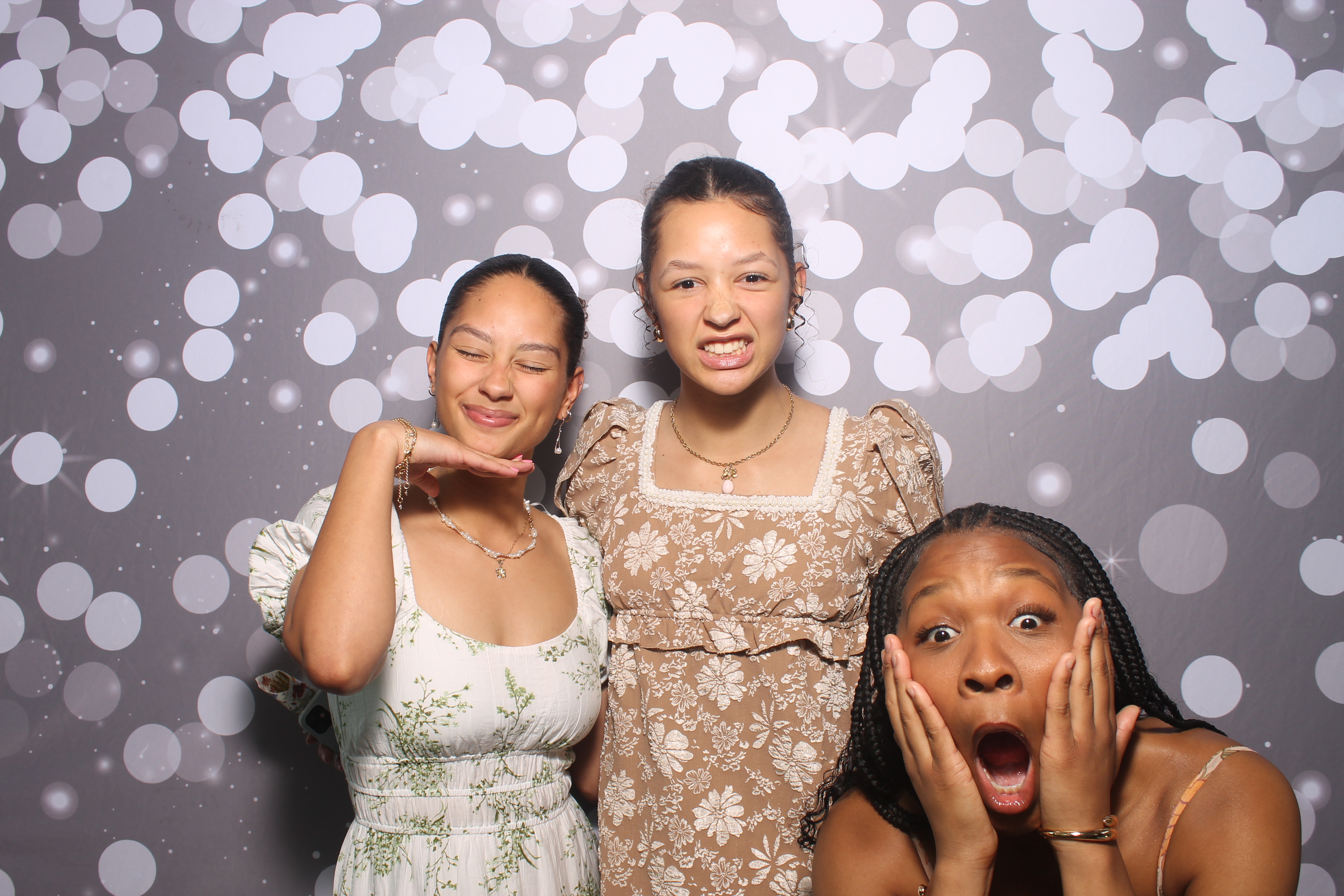 Graduation Celebration | View more photos from the event at gallery.photoboothcincy.com/u/PhotoBoothCincy/Graduation-Celebration