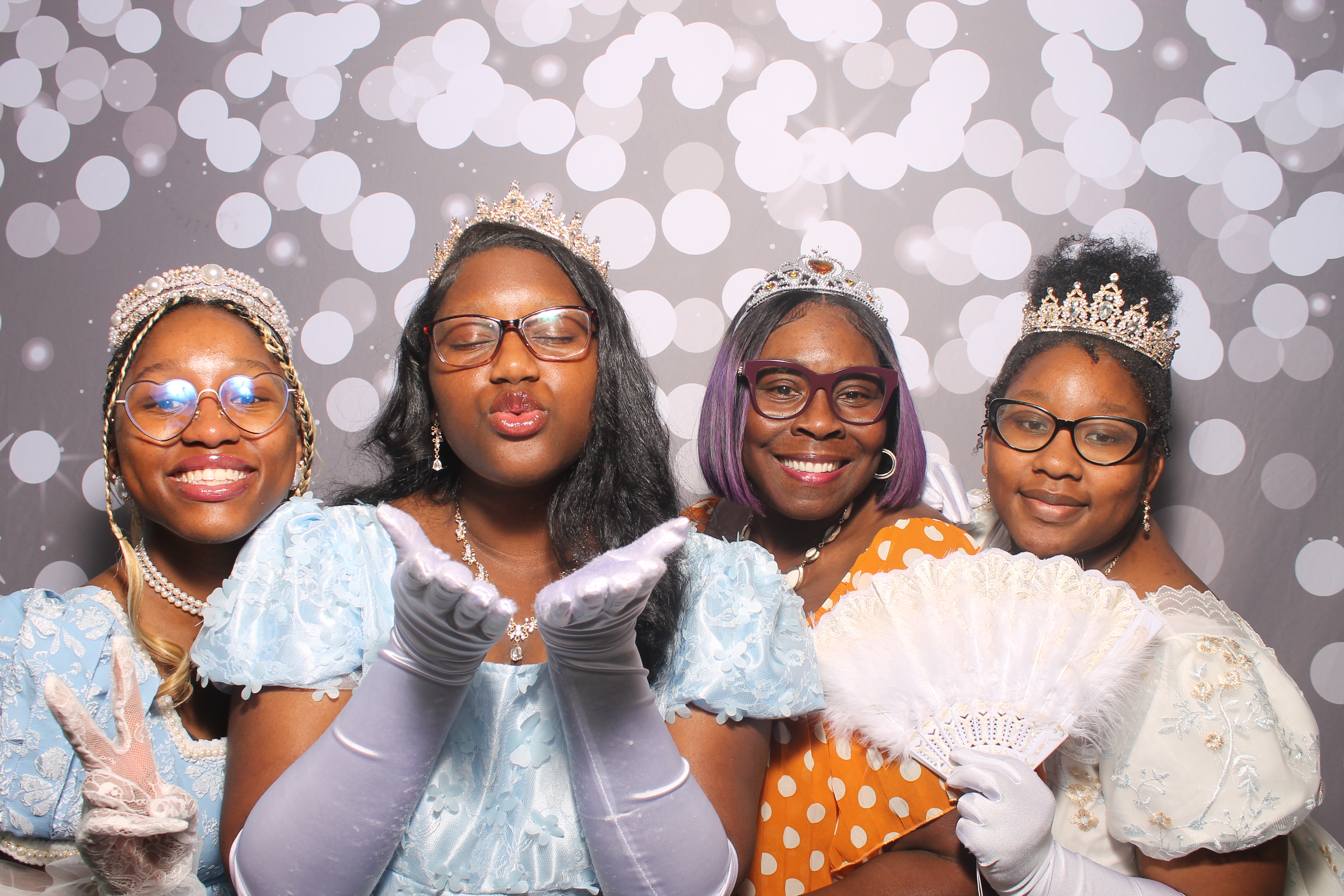 Graduation Celebration | View more photos from the event at gallery.photoboothcincy.com/u/PhotoBoothCincy/Graduation-Celebration