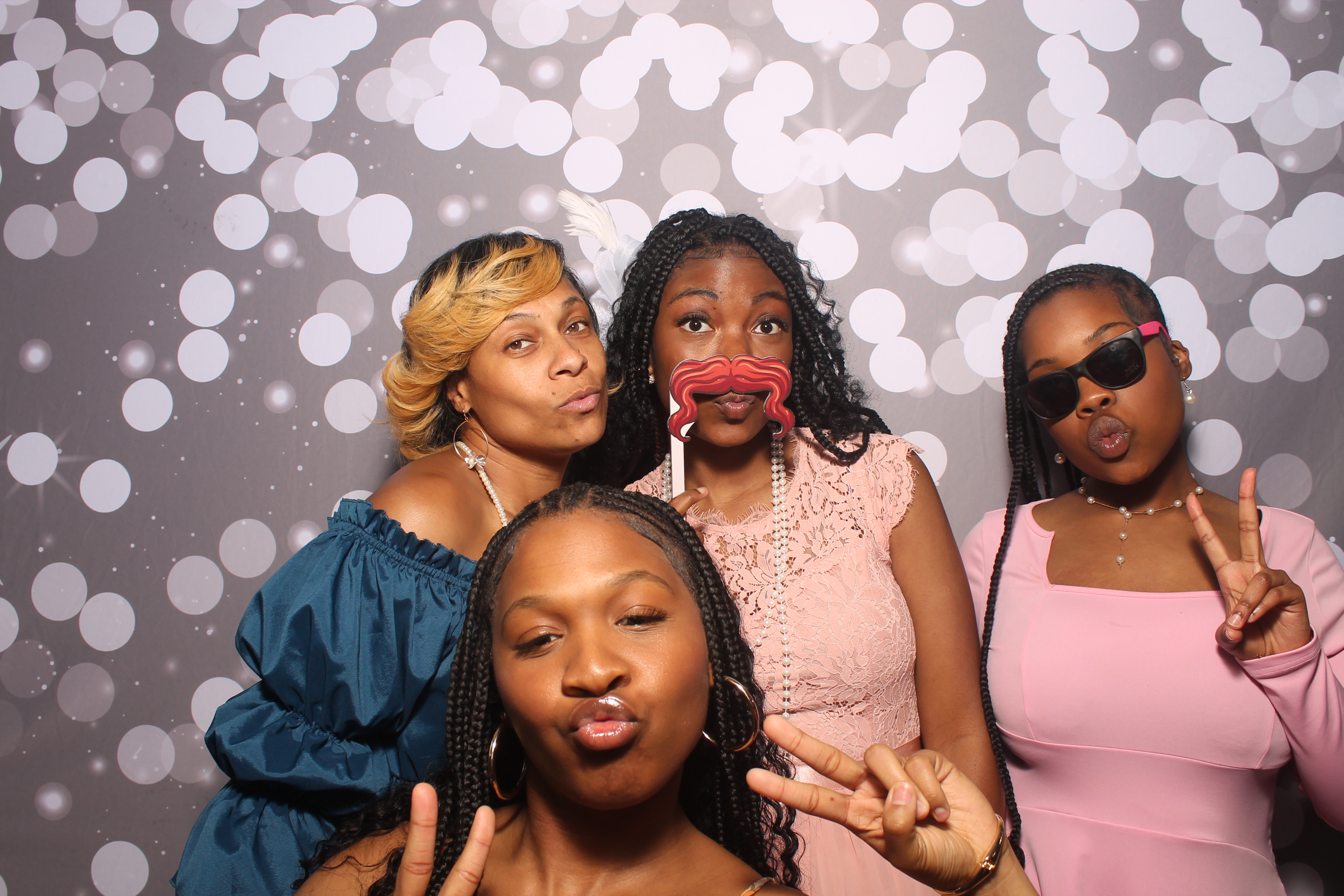 Graduation Celebration | View more photos from the event at gallery.photoboothcincy.com/u/PhotoBoothCincy/Graduation-Celebration