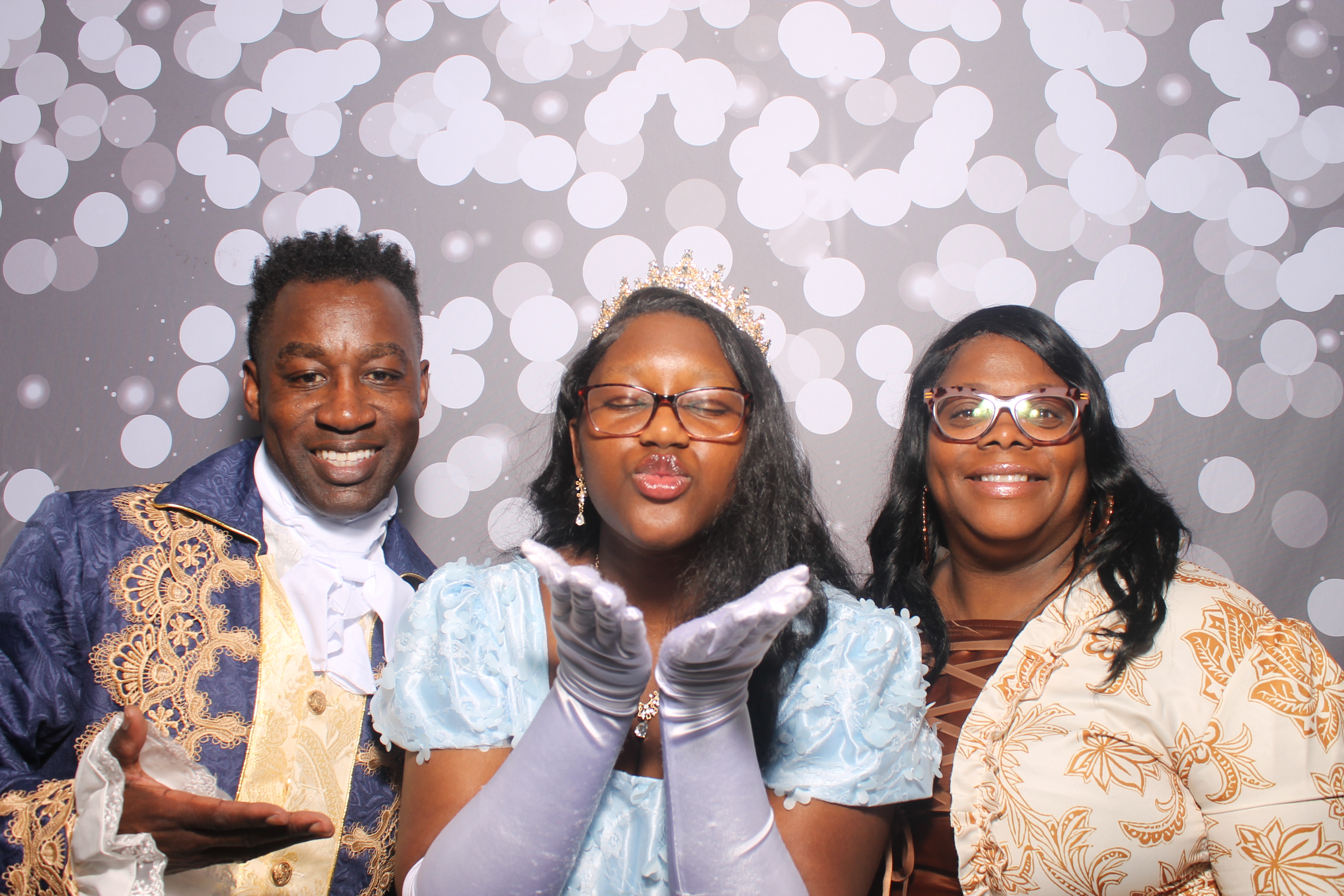 Graduation Celebration | View more photos from the event at gallery.photoboothcincy.com/u/PhotoBoothCincy/Graduation-Celebration