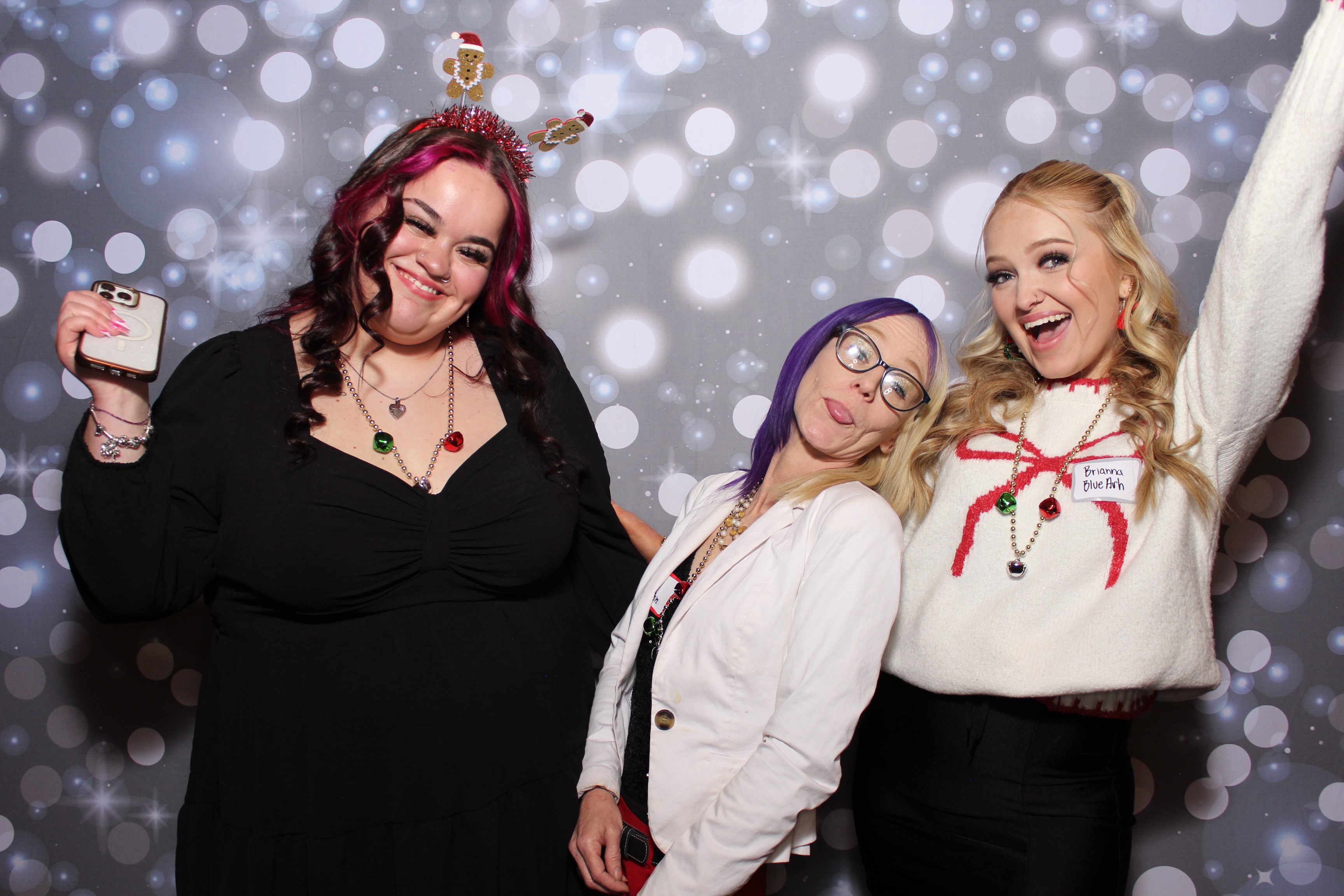 Great Clips Holiday Party | View more photos from the event at gallery.photoboothcincy.com/u/PhotoBoothCincy/Great-Clips-Holiday-Party