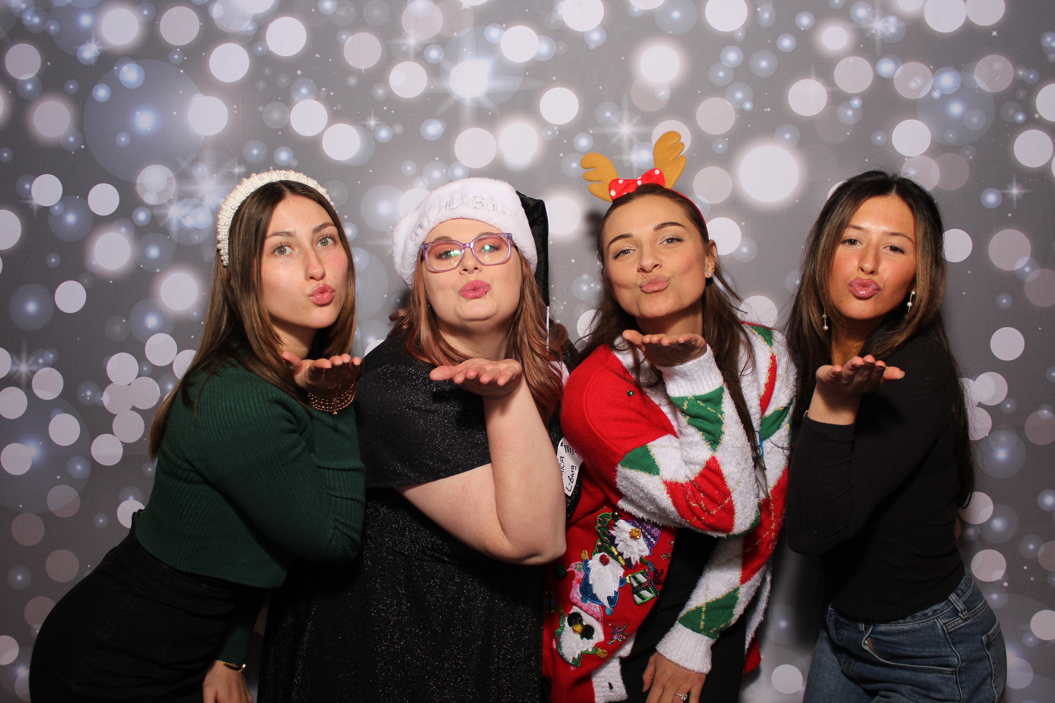 Great Clips Holiday Party | View more photos from the event at gallery.photoboothcincy.com/u/PhotoBoothCincy/Great-Clips-Holiday-Party