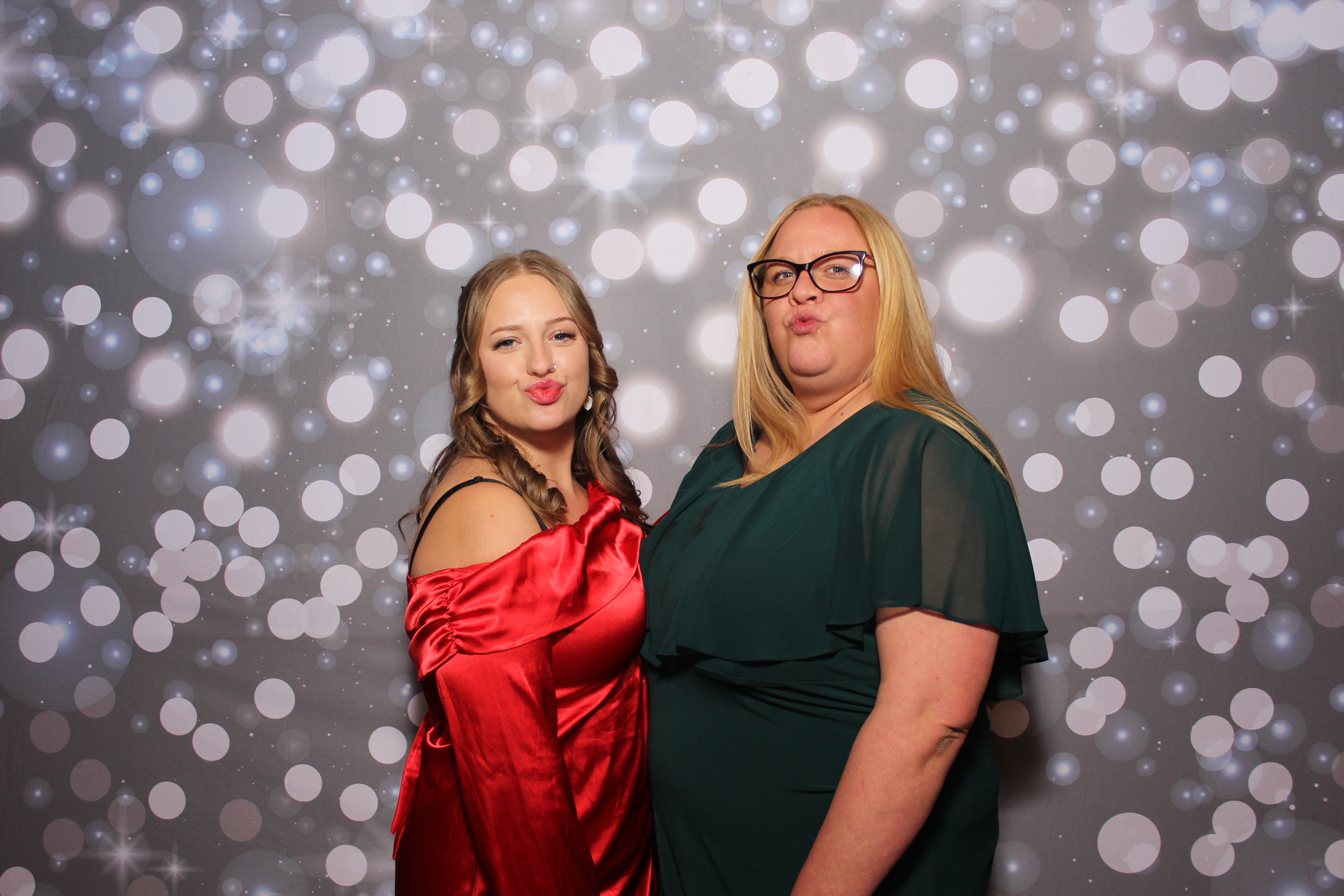 Great Clips Holiday Party | View more photos from the event at gallery.photoboothcincy.com/u/PhotoBoothCincy/Great-Clips-Holiday-Party