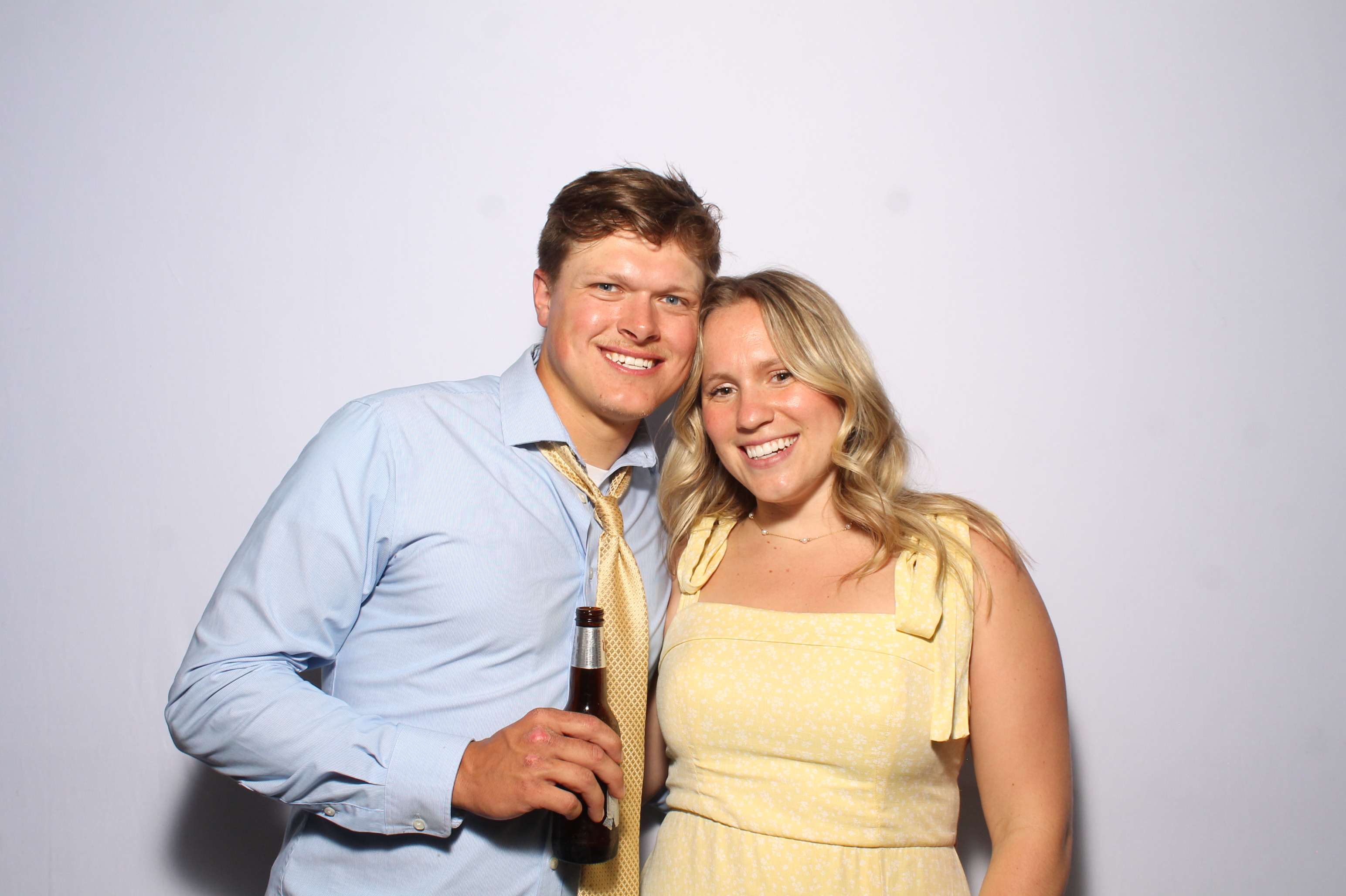 Hannah & Zane | View more photos from the event at gallery.photoboothcincy.com/u/PhotoBoothCincy/Hannah-Zane