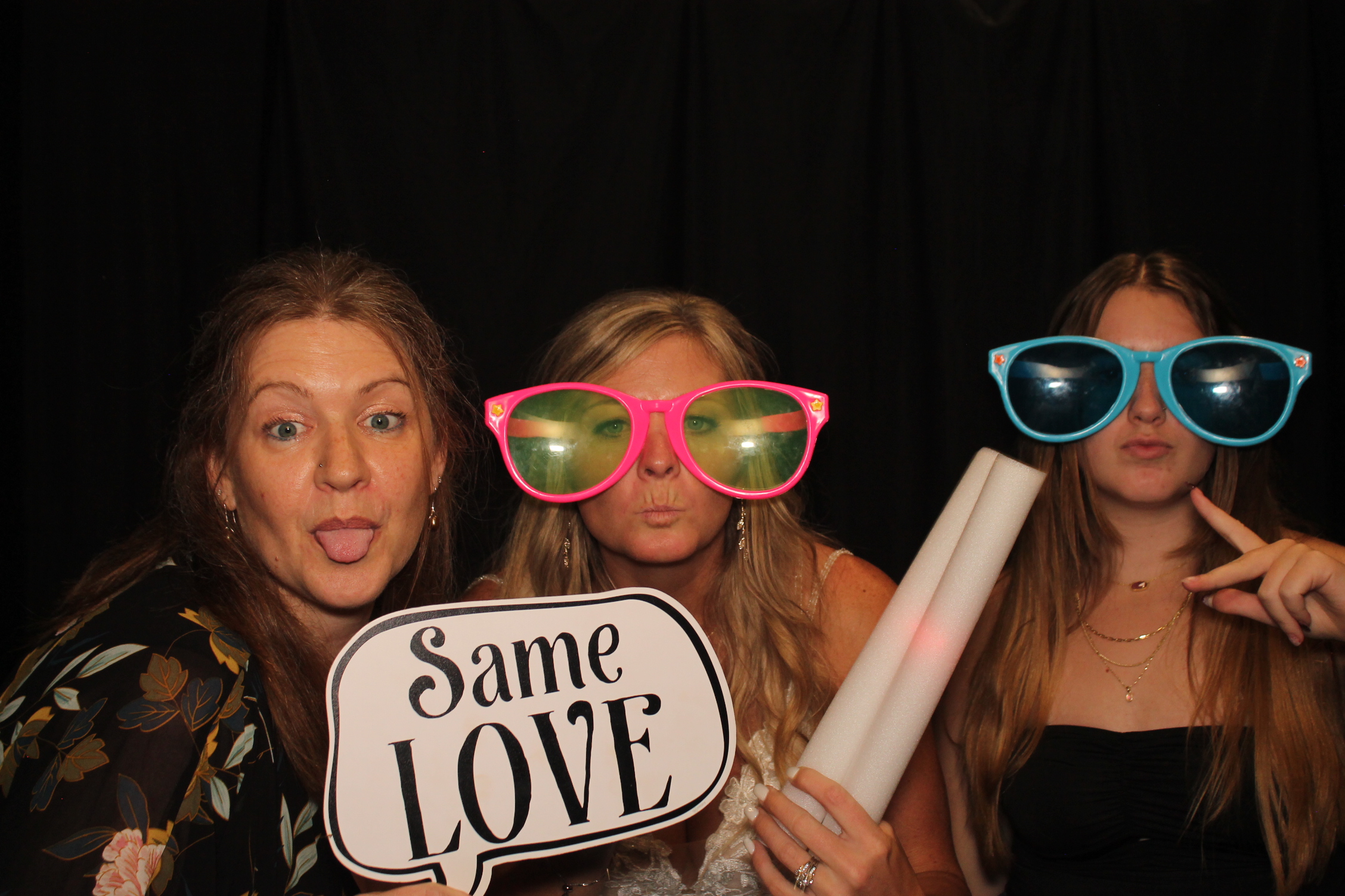 Haugan Cooper Reception | View more photos from the event at gallery.photoboothcincy.com/u/PhotoBoothCincy/Haugan-Cooper-Reception