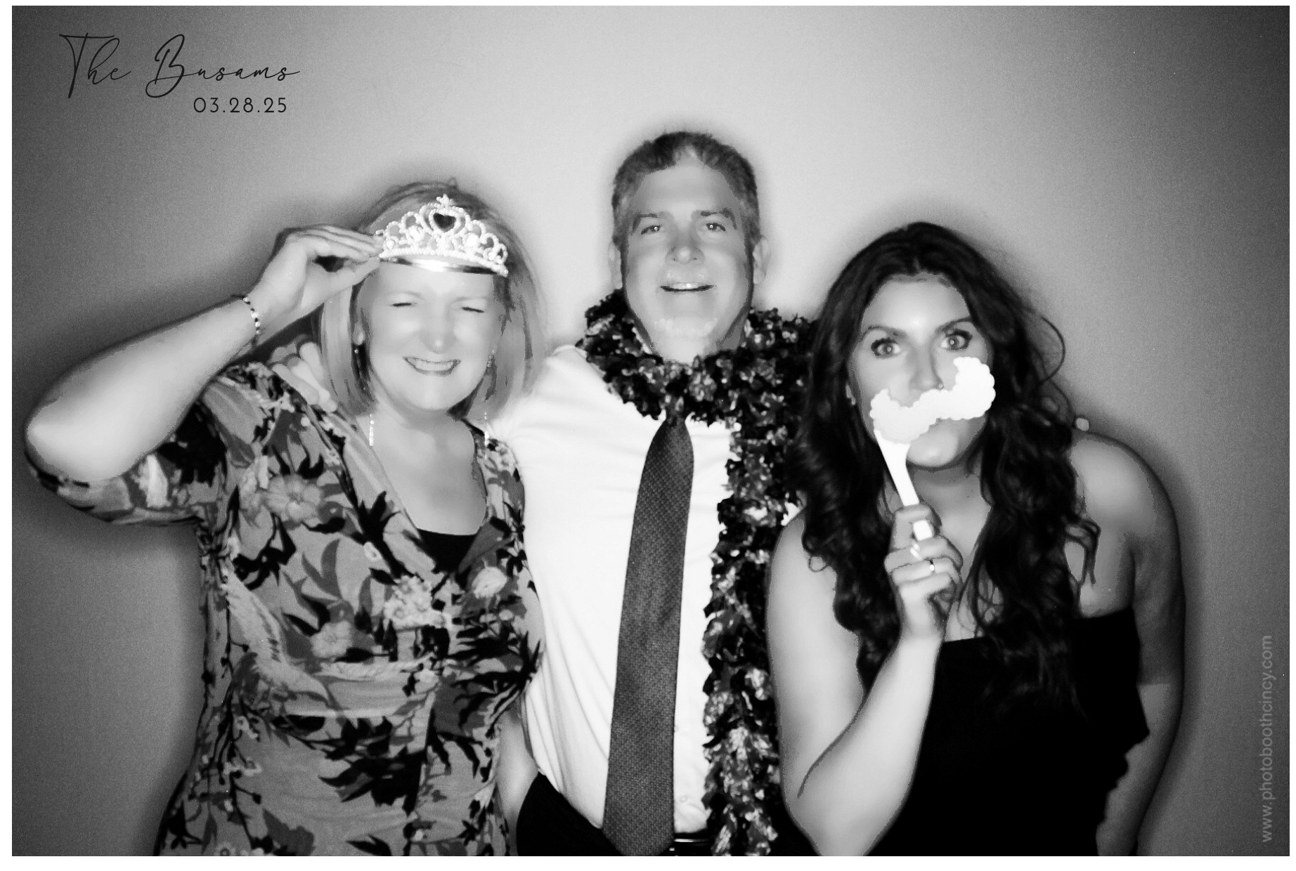Heusman/Busam Wedding  | View more photos from the event at gallery.photoboothcincy.com/u/PhotoBoothCincy/HeusmanBusam-Wedding
