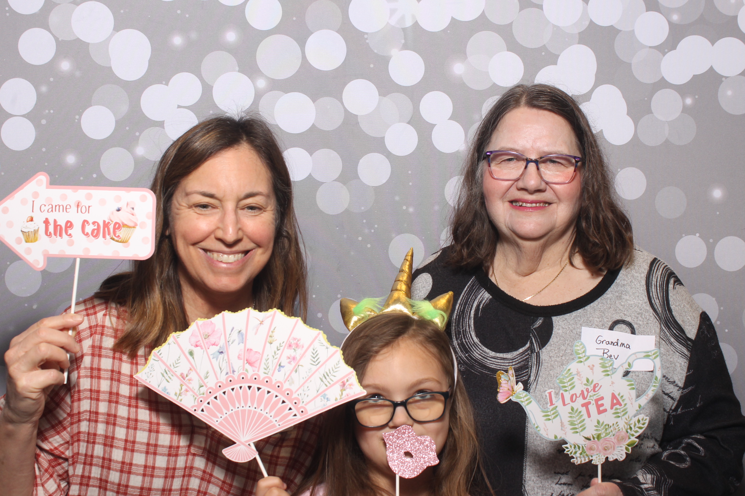 Hillel Grandparents & Special Friends Tea | View more photos from the event at gallery.photoboothcincy.com/u/PhotoBoothCincy/Hillel-Grandparents-Special-Friends-Tea