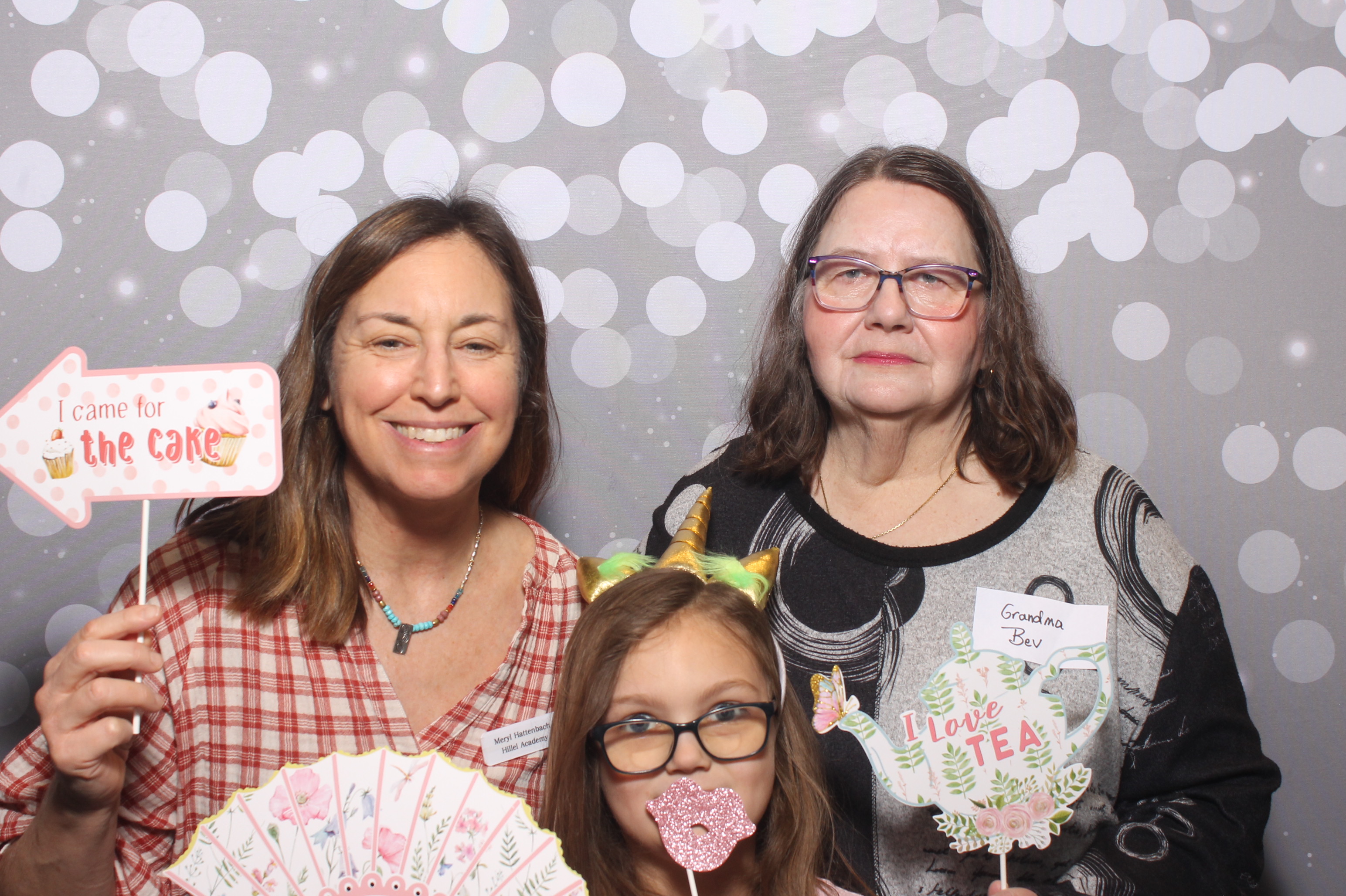 Hillel Grandparents & Special Friends Tea | View more photos from the event at gallery.photoboothcincy.com/u/PhotoBoothCincy/Hillel-Grandparents-Special-Friends-Tea