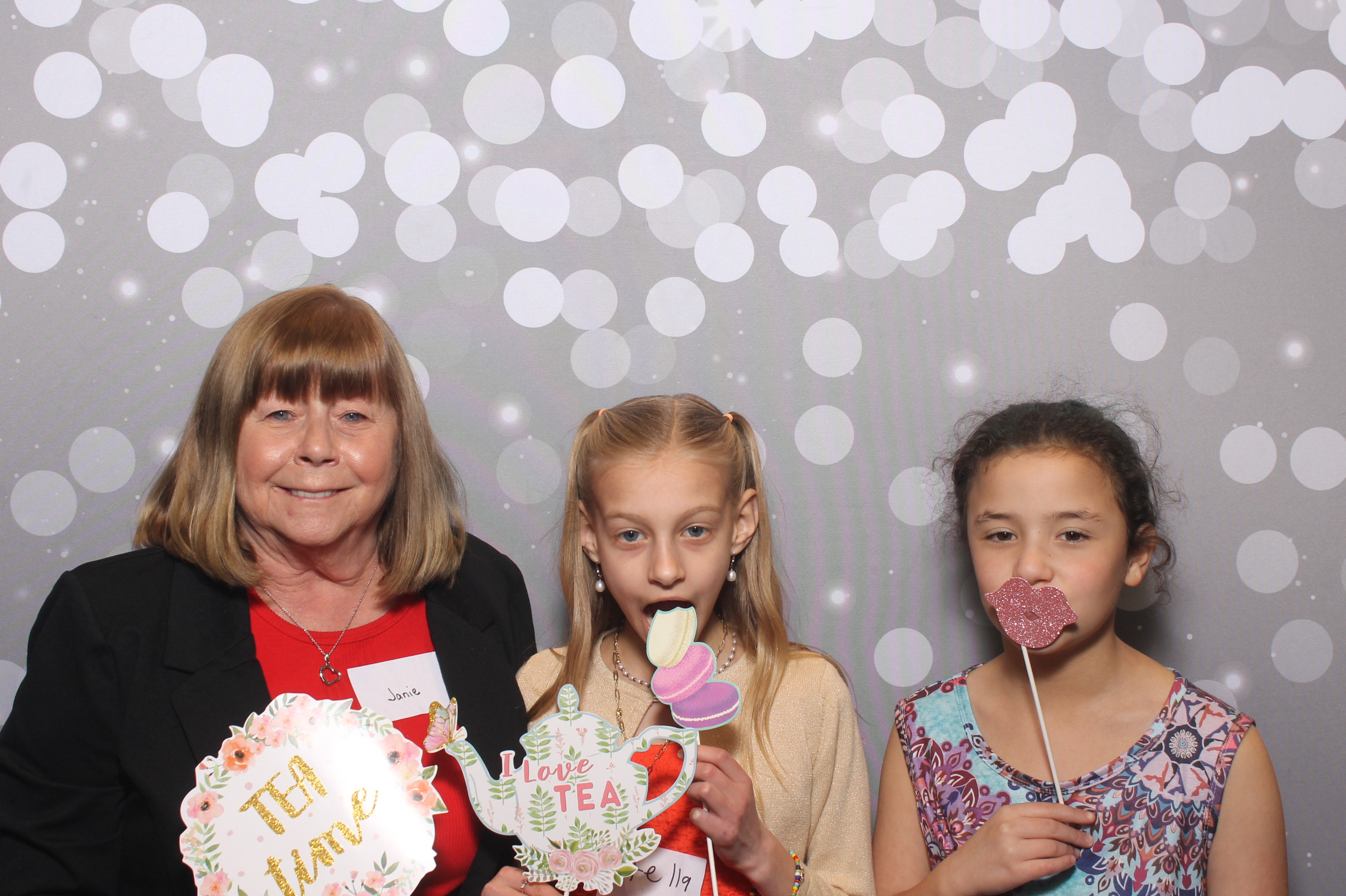 Hillel Grandparents & Special Friends Tea | View more photos from the event at gallery.photoboothcincy.com/u/PhotoBoothCincy/Hillel-Grandparents-Special-Friends-Tea