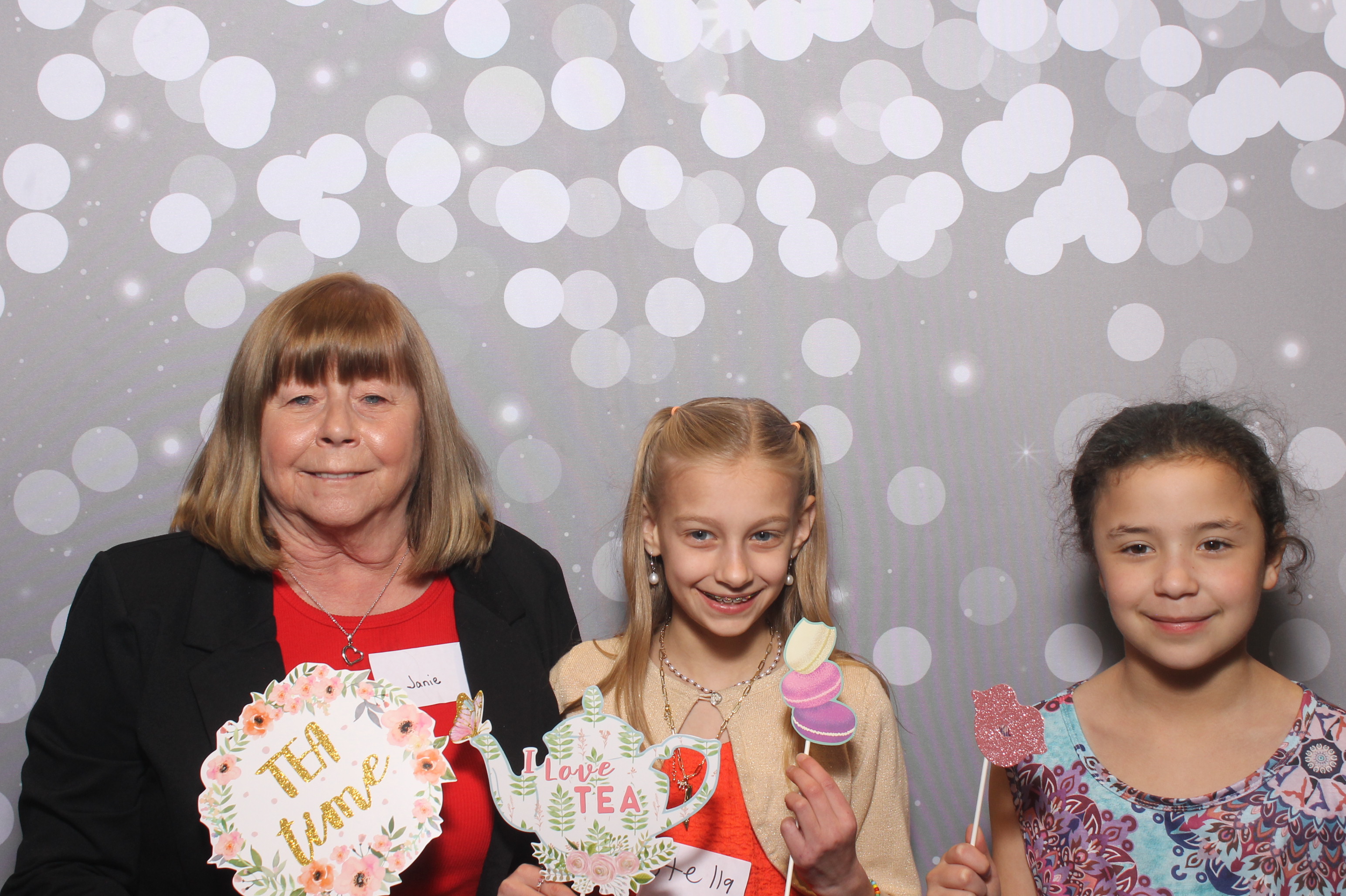 Hillel Grandparents & Special Friends Tea | View more photos from the event at gallery.photoboothcincy.com/u/PhotoBoothCincy/Hillel-Grandparents-Special-Friends-Tea