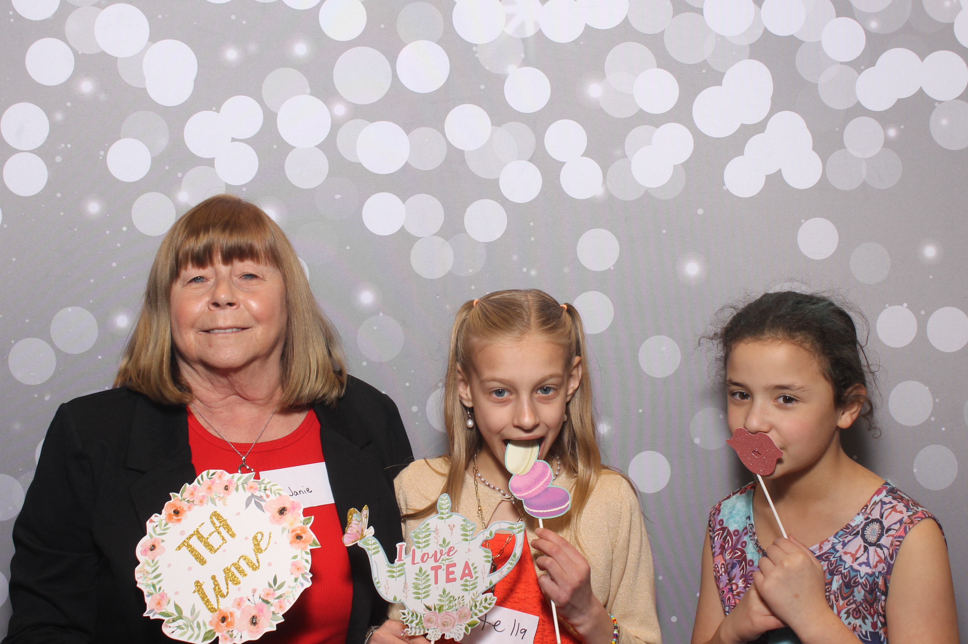 Hillel Grandparents & Special Friends Tea | View more photos from the event at gallery.photoboothcincy.com/u/PhotoBoothCincy/Hillel-Grandparents-Special-Friends-Tea