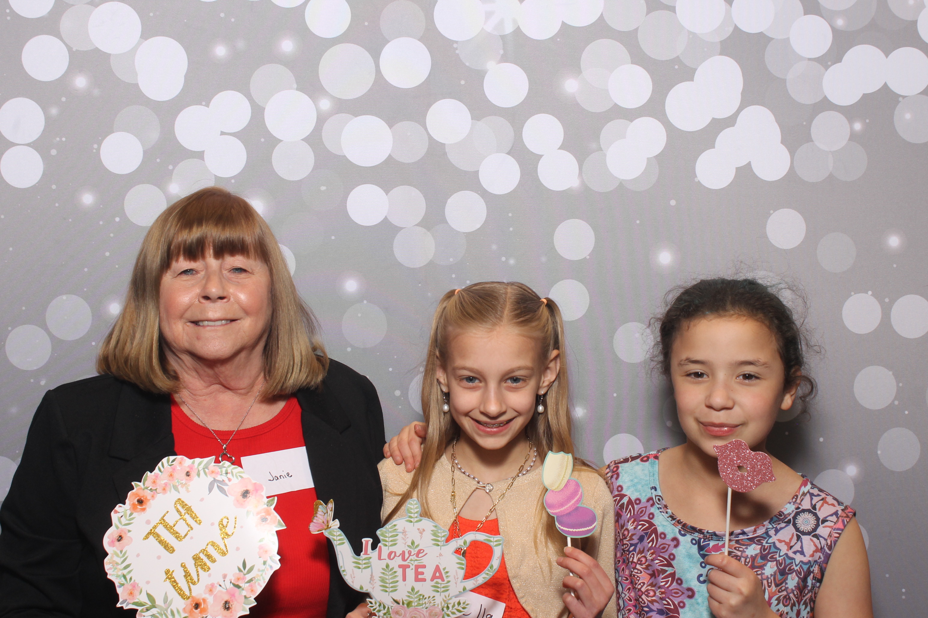 Hillel Grandparents & Special Friends Tea | View more photos from the event at gallery.photoboothcincy.com/u/PhotoBoothCincy/Hillel-Grandparents-Special-Friends-Tea