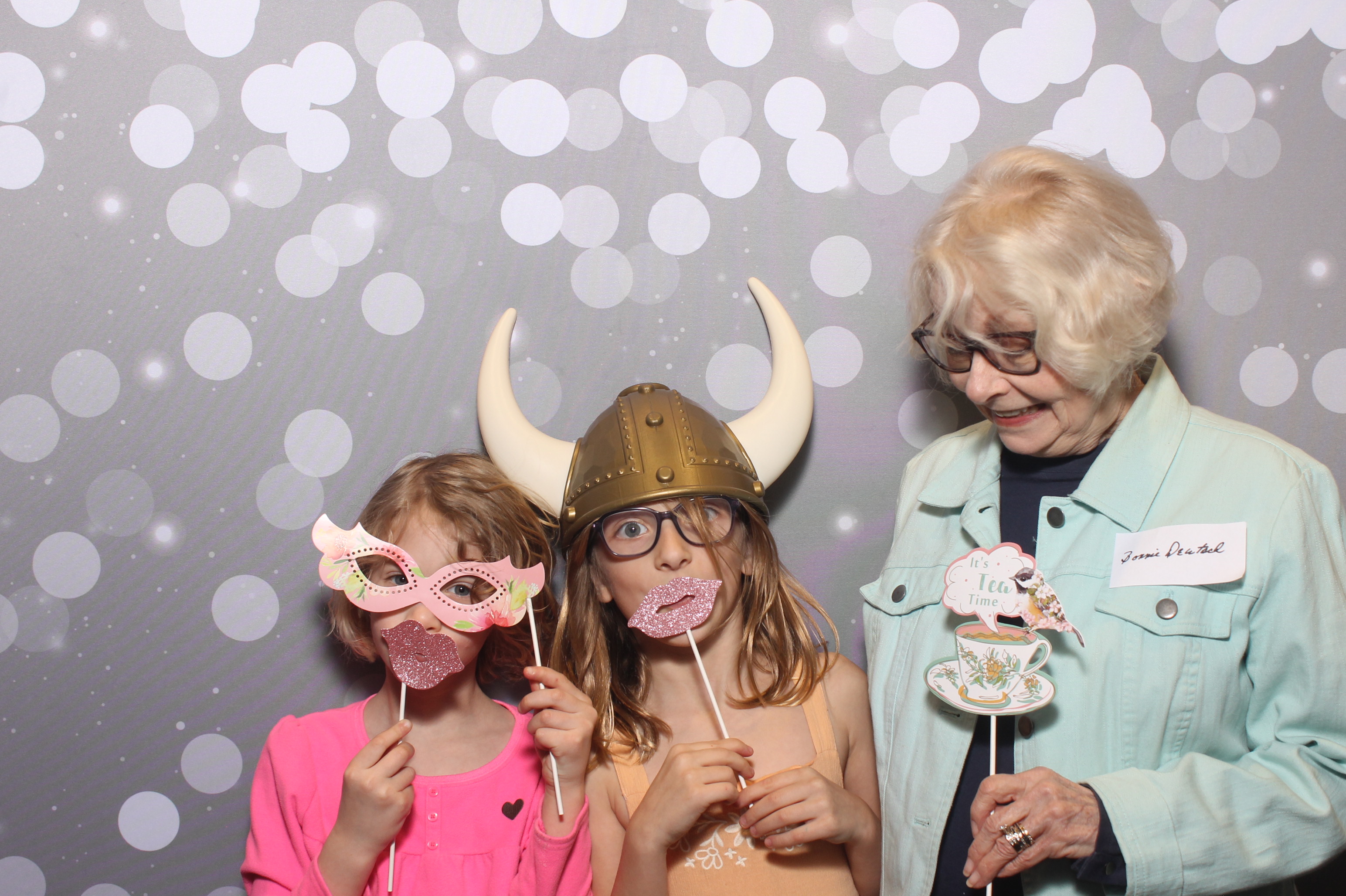Hillel Grandparents & Special Friends Tea | View more photos from the event at gallery.photoboothcincy.com/u/PhotoBoothCincy/Hillel-Grandparents-Special-Friends-Tea