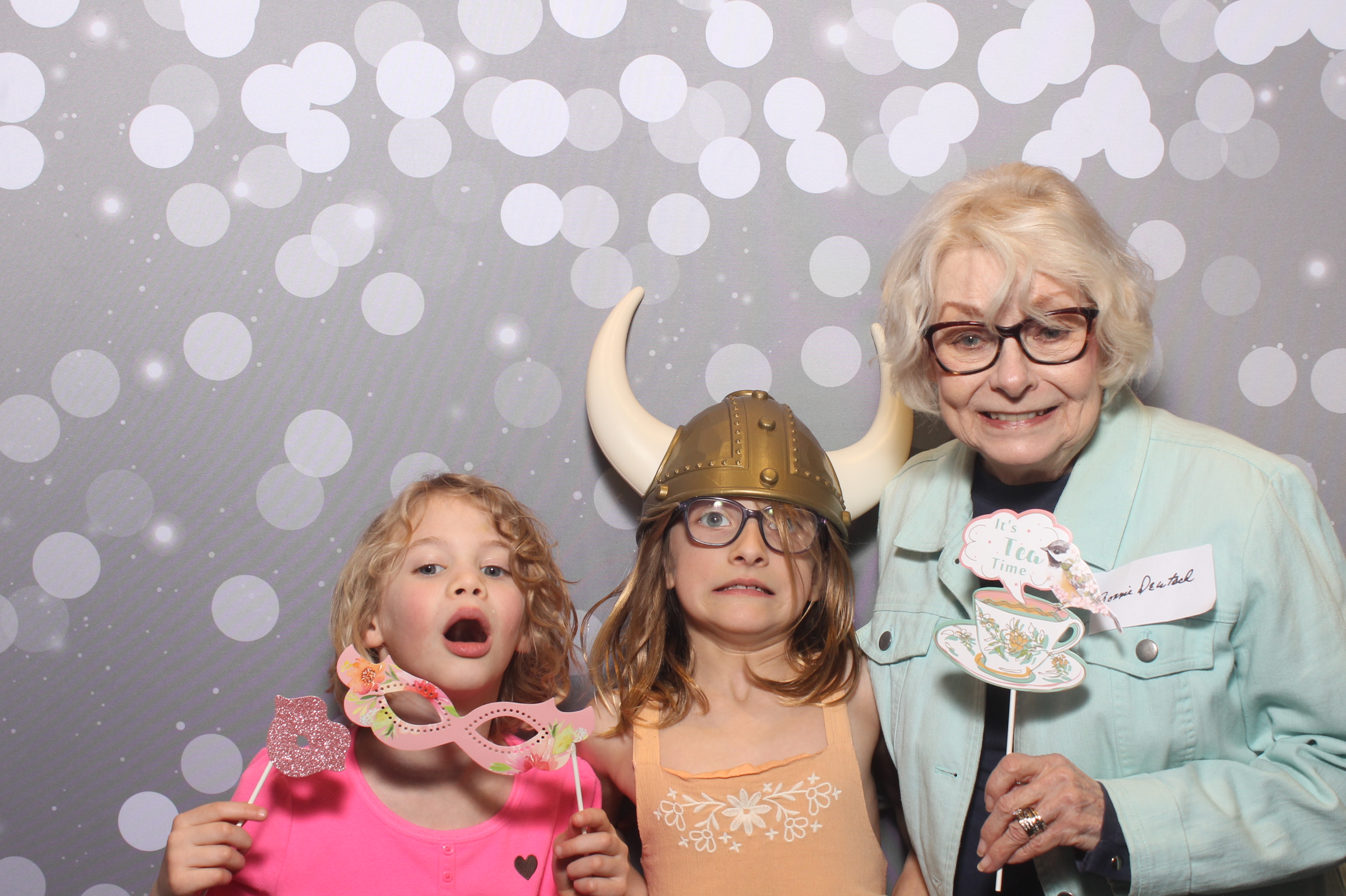 Hillel Grandparents & Special Friends Tea | View more photos from the event at gallery.photoboothcincy.com/u/PhotoBoothCincy/Hillel-Grandparents-Special-Friends-Tea