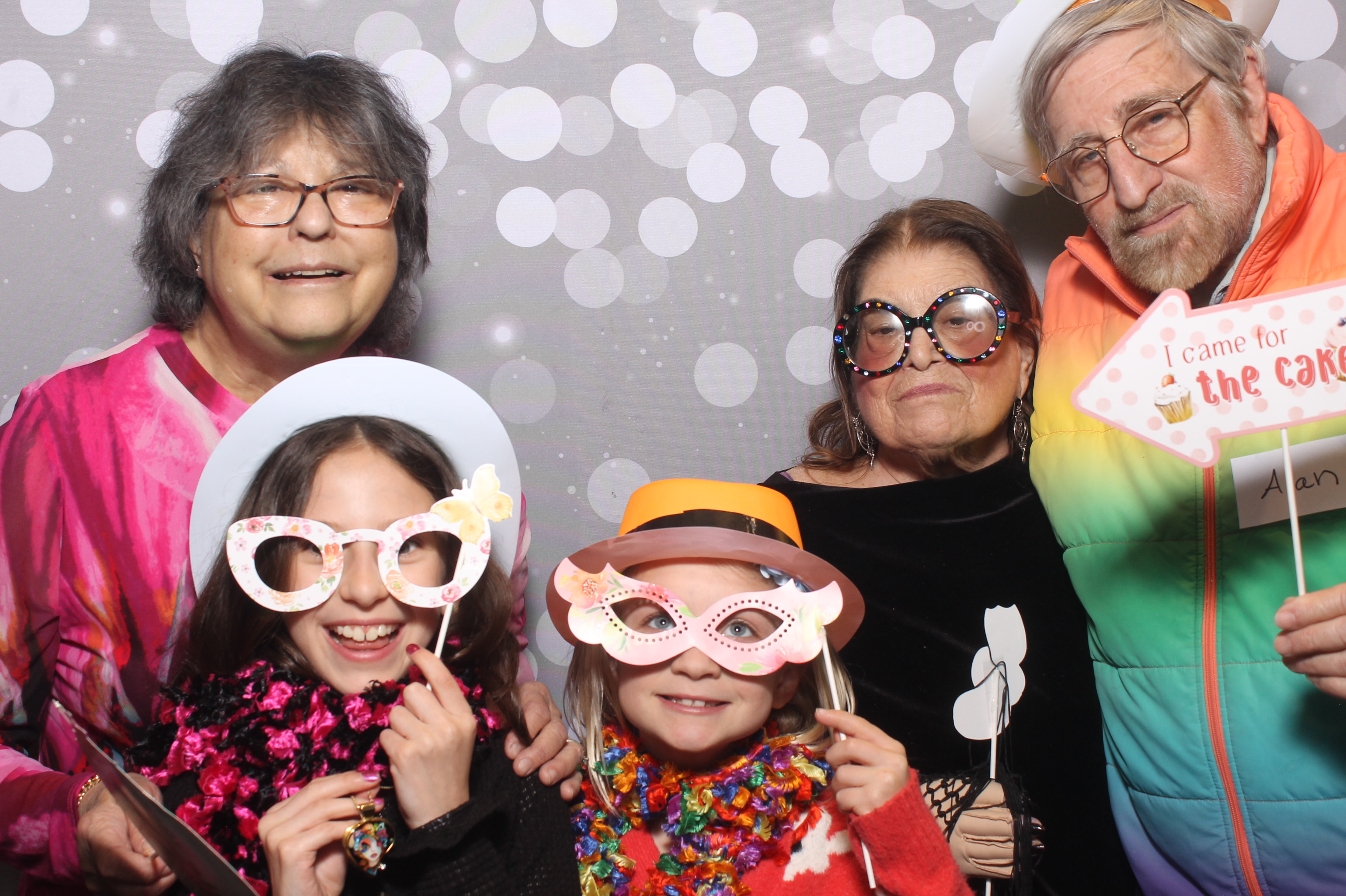 Hillel Grandparents & Special Friends Tea | View more photos from the event at gallery.photoboothcincy.com/u/PhotoBoothCincy/Hillel-Grandparents-Special-Friends-Tea
