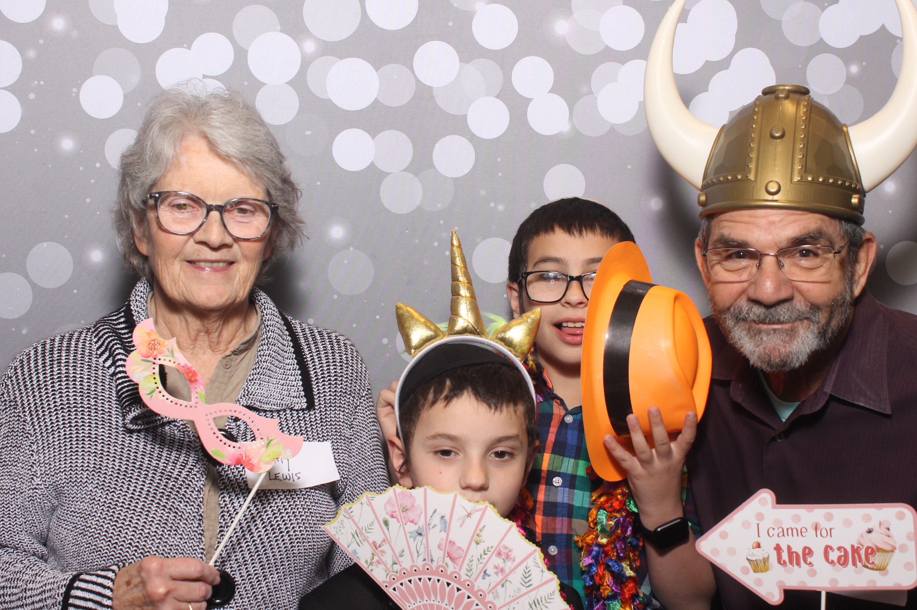 Hillel Grandparents & Special Friends Tea | View more photos from the event at gallery.photoboothcincy.com/u/PhotoBoothCincy/Hillel-Grandparents-Special-Friends-Tea