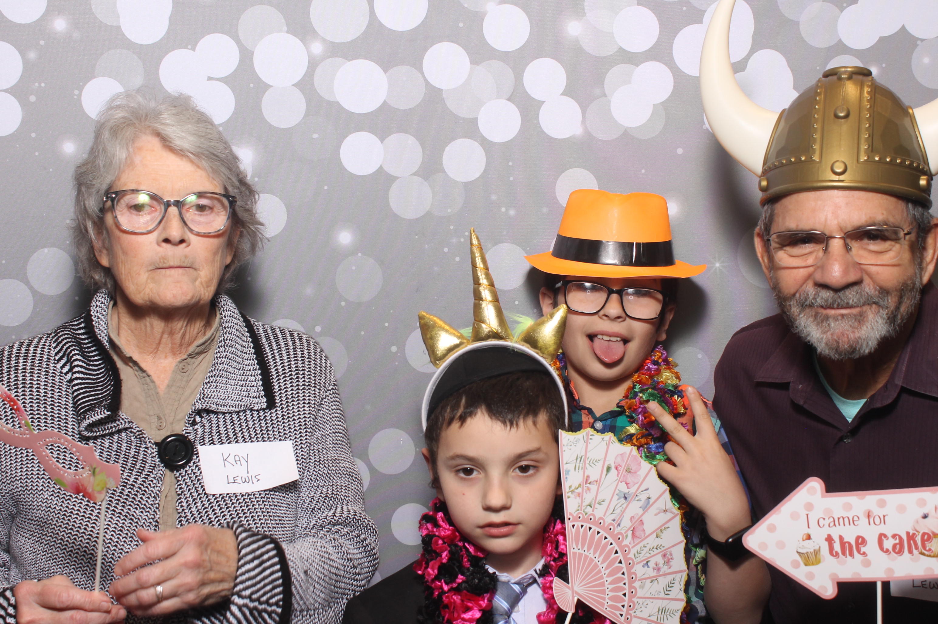 Hillel Grandparents & Special Friends Tea | View more photos from the event at gallery.photoboothcincy.com/u/PhotoBoothCincy/Hillel-Grandparents-Special-Friends-Tea