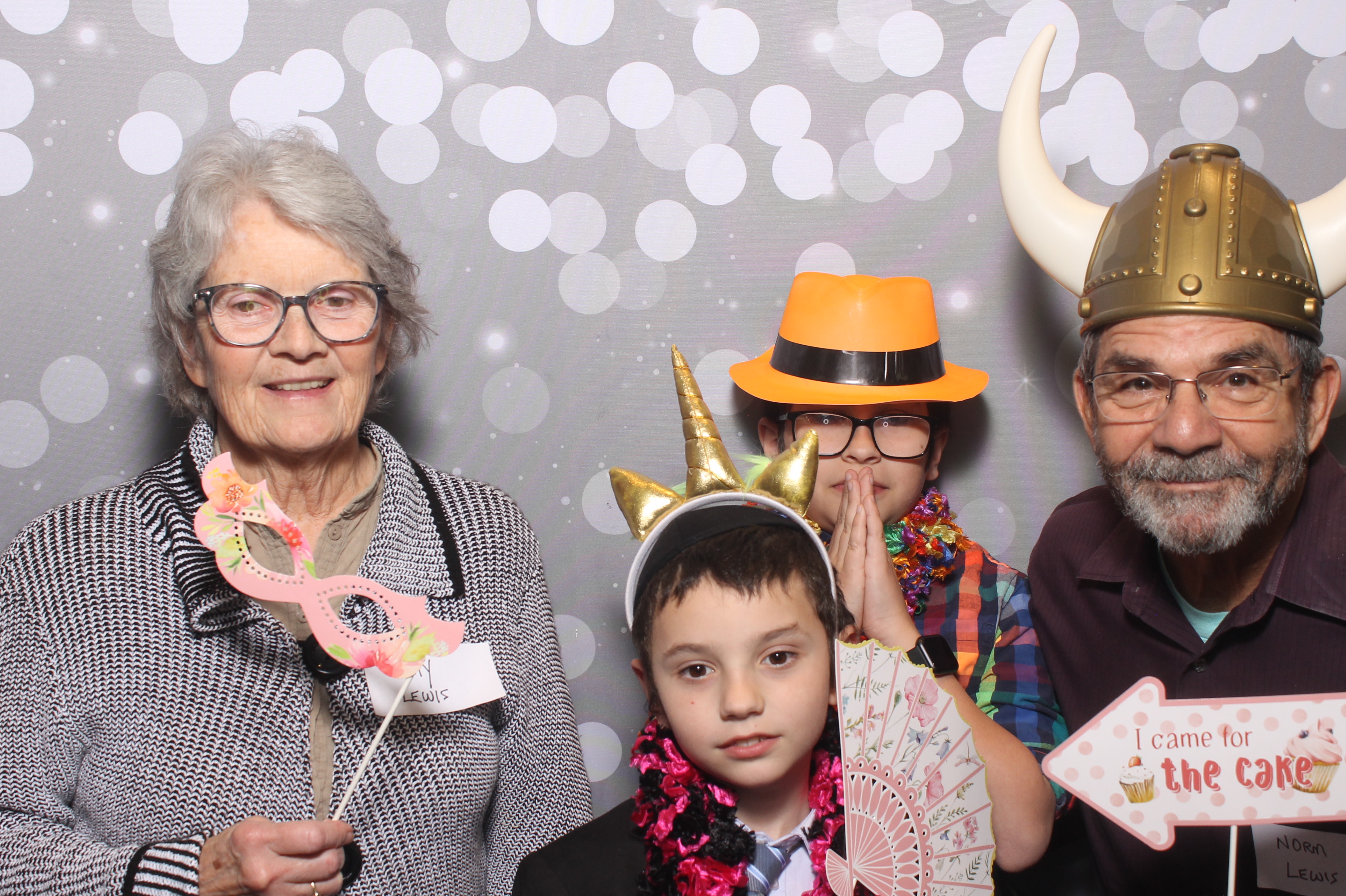 Hillel Grandparents & Special Friends Tea | View more photos from the event at gallery.photoboothcincy.com/u/PhotoBoothCincy/Hillel-Grandparents-Special-Friends-Tea