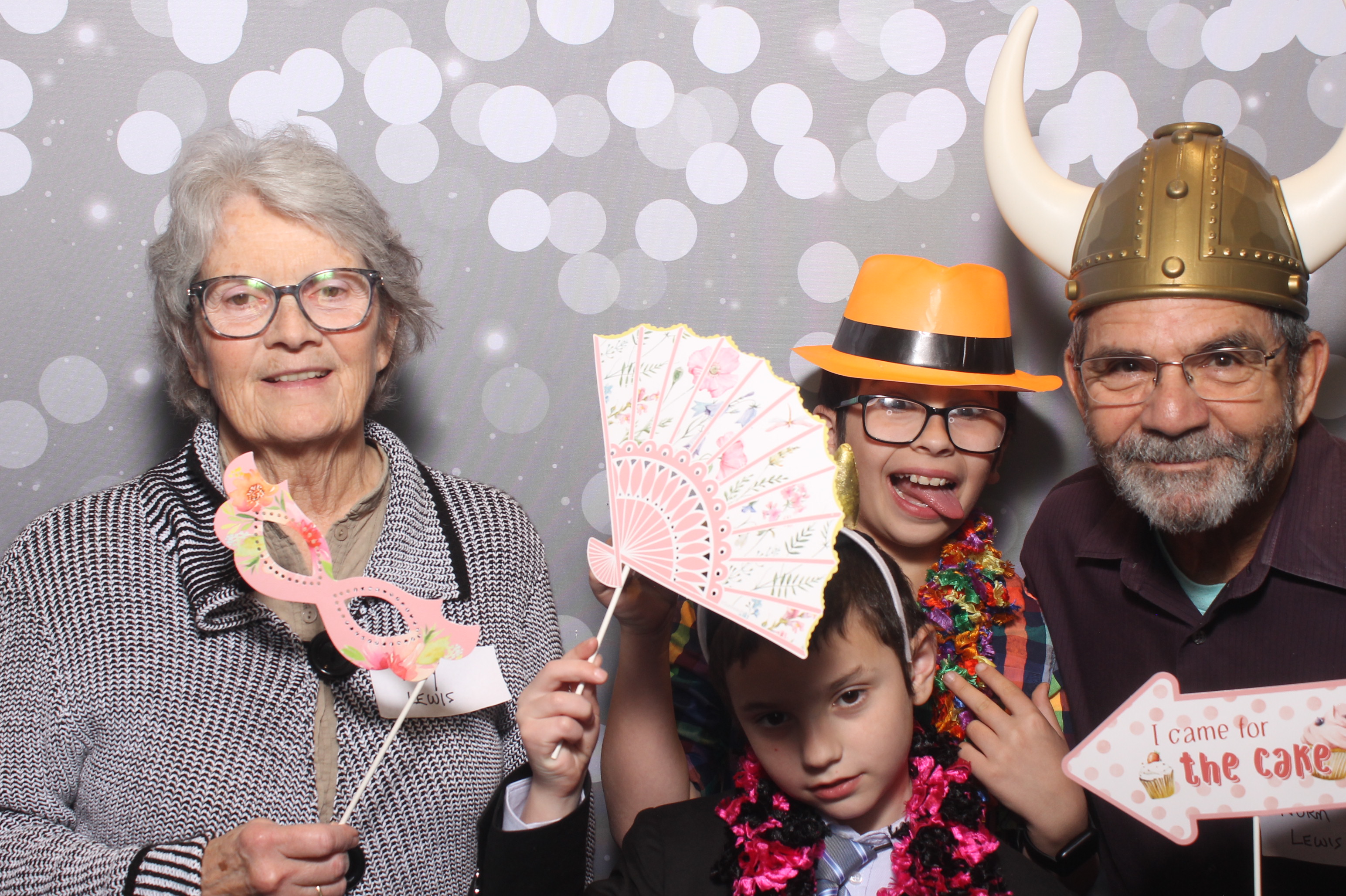 Hillel Grandparents & Special Friends Tea | View more photos from the event at gallery.photoboothcincy.com/u/PhotoBoothCincy/Hillel-Grandparents-Special-Friends-Tea