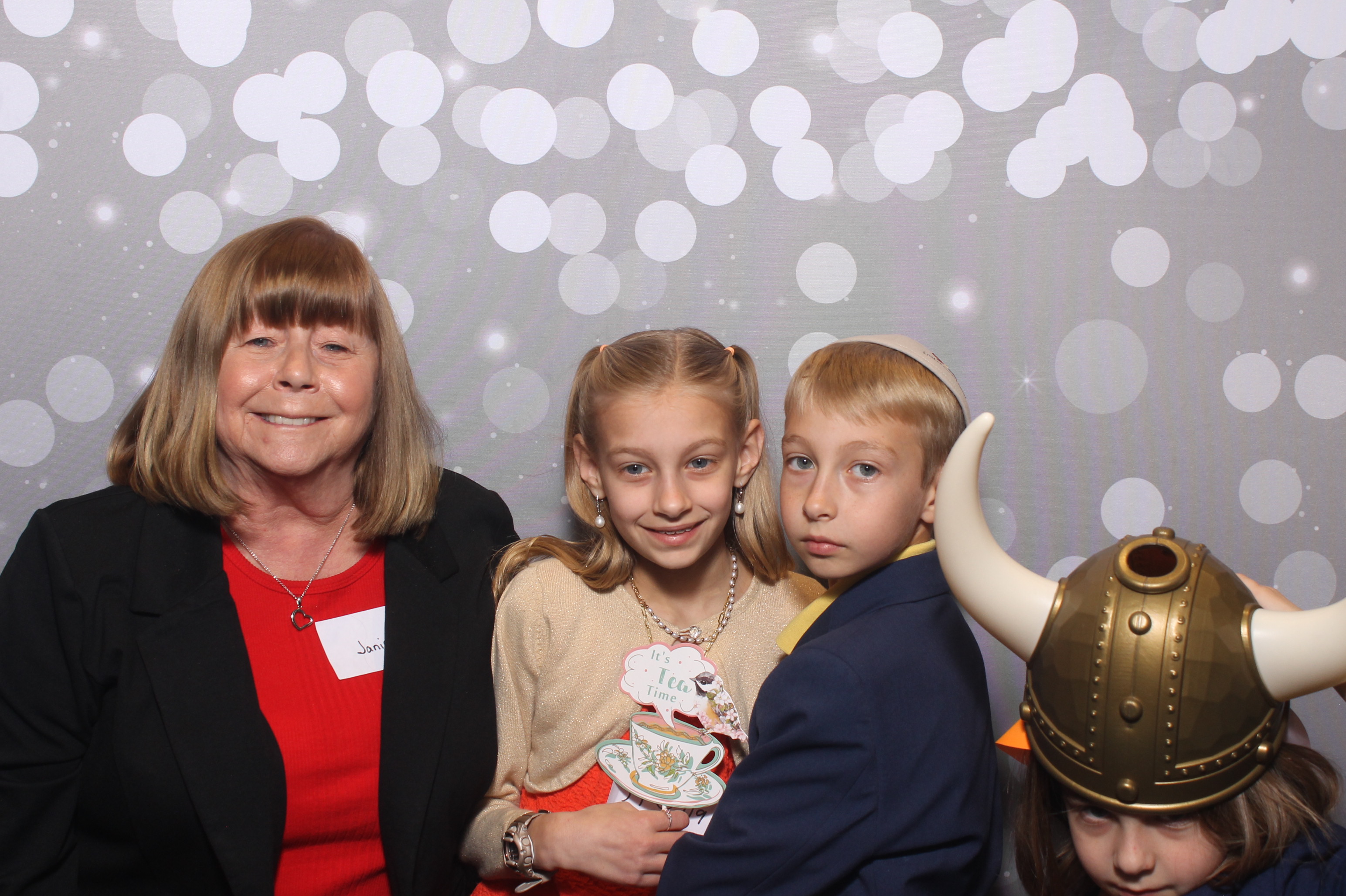 Hillel Grandparents & Special Friends Tea | View more photos from the event at gallery.photoboothcincy.com/u/PhotoBoothCincy/Hillel-Grandparents-Special-Friends-Tea