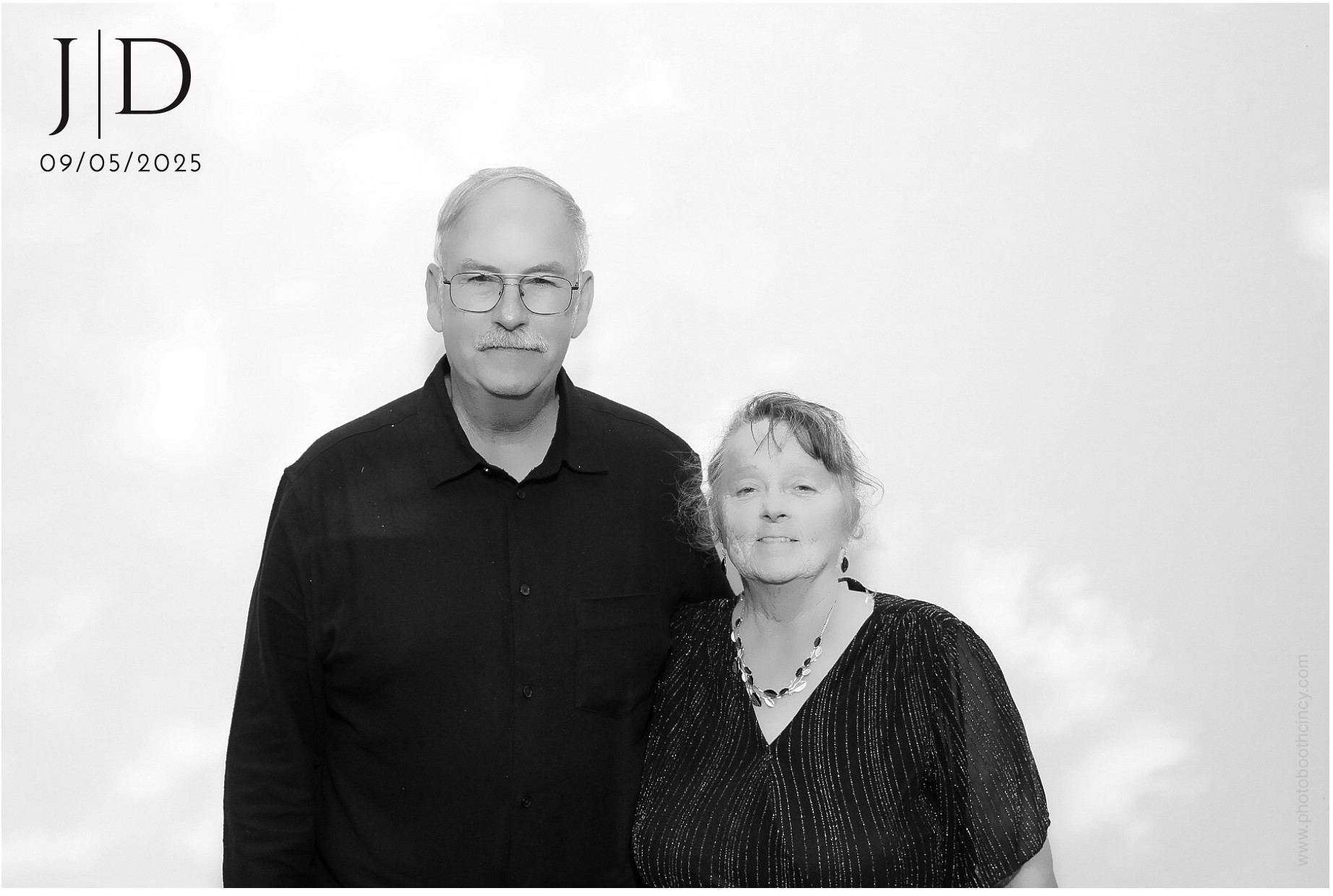 J&D | View more photos from the event at gallery.photoboothcincy.com/u/PhotoBoothCincy/JD