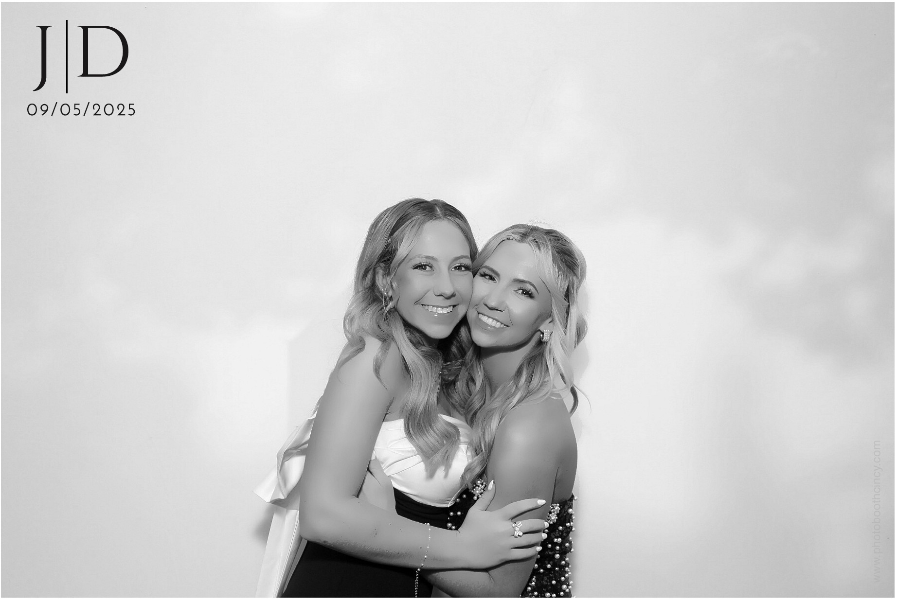 J&D | View more photos from the event at gallery.photoboothcincy.com/u/PhotoBoothCincy/JD