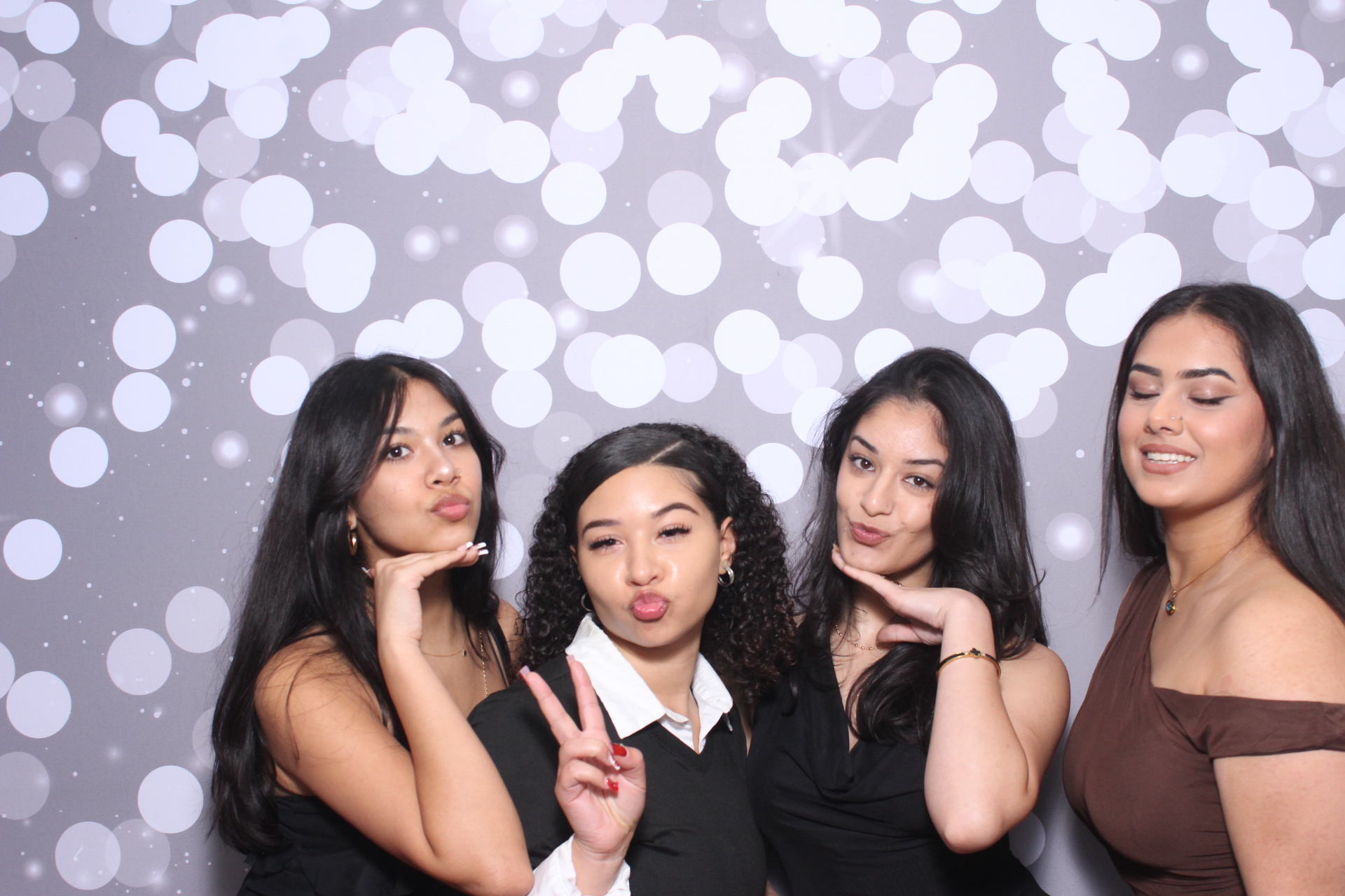Jazmins Quince | View more photos from the event at gallery.photoboothcincy.com/u/PhotoBoothCincy/Jazmins-Quince