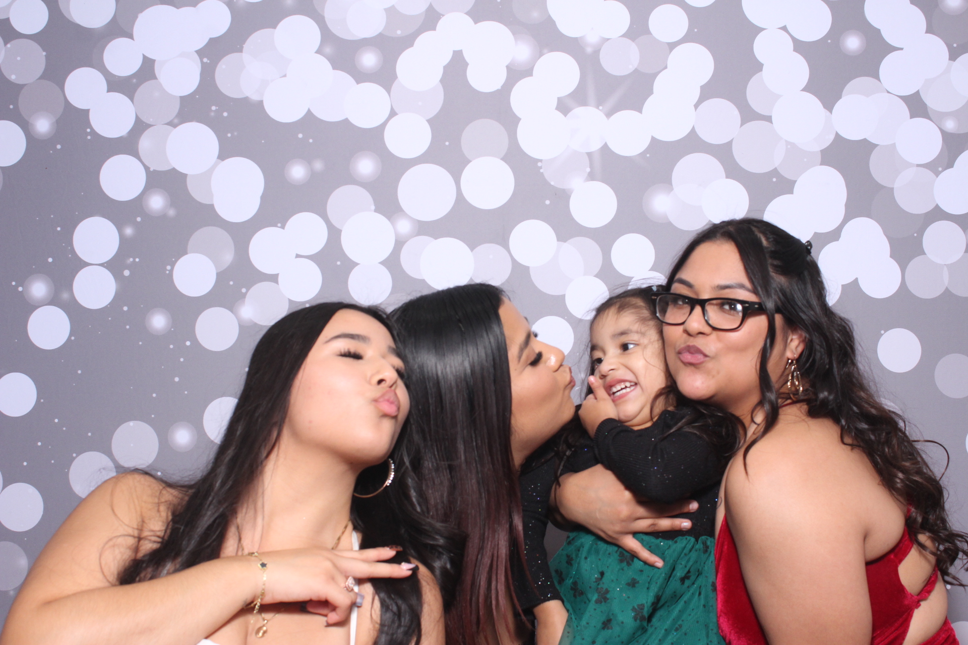Jazmins Quince | View more photos from the event at gallery.photoboothcincy.com/u/PhotoBoothCincy/Jazmins-Quince