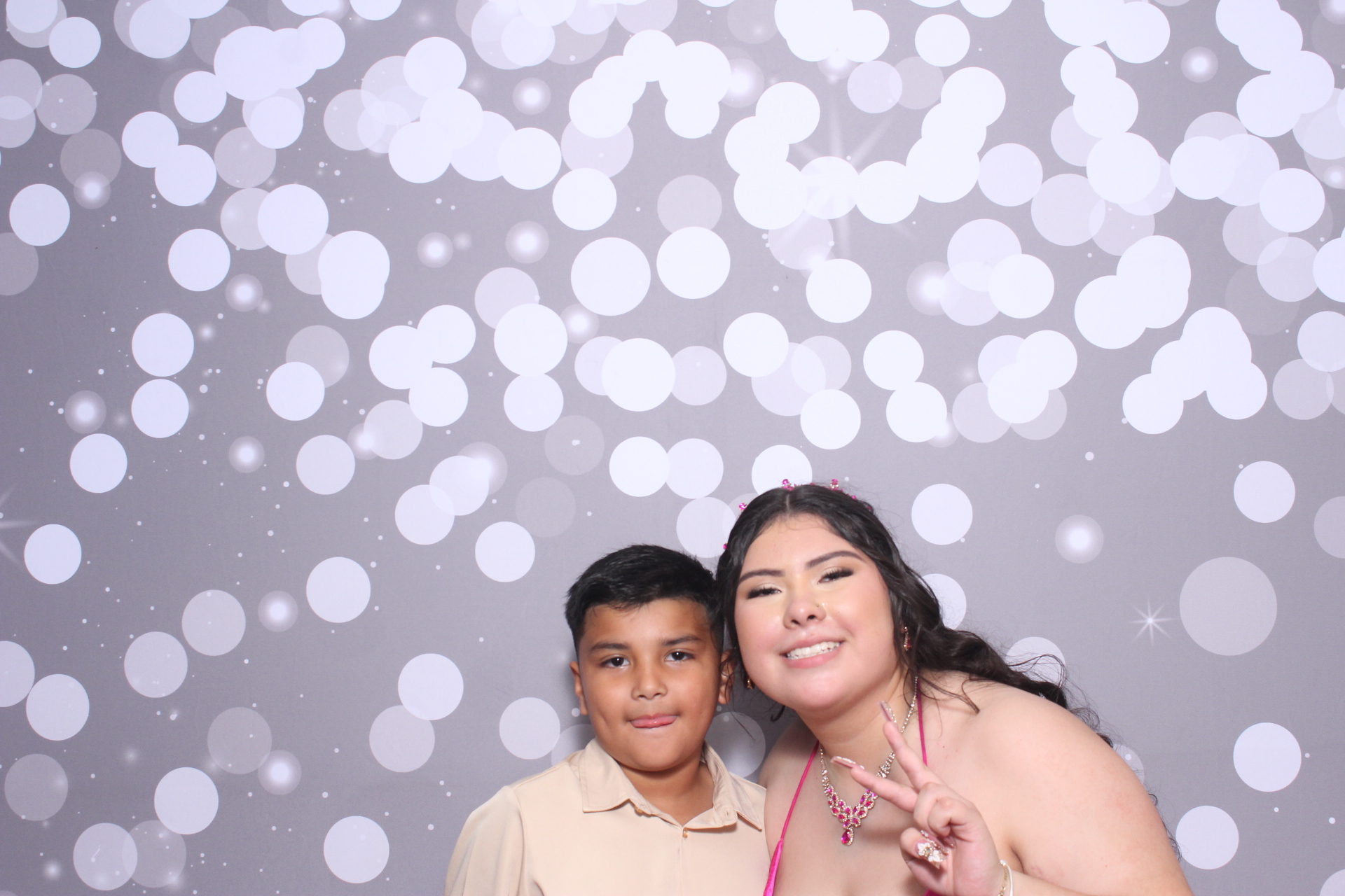 Jazmins Quince | View more photos from the event at gallery.photoboothcincy.com/u/PhotoBoothCincy/Jazmins-Quince