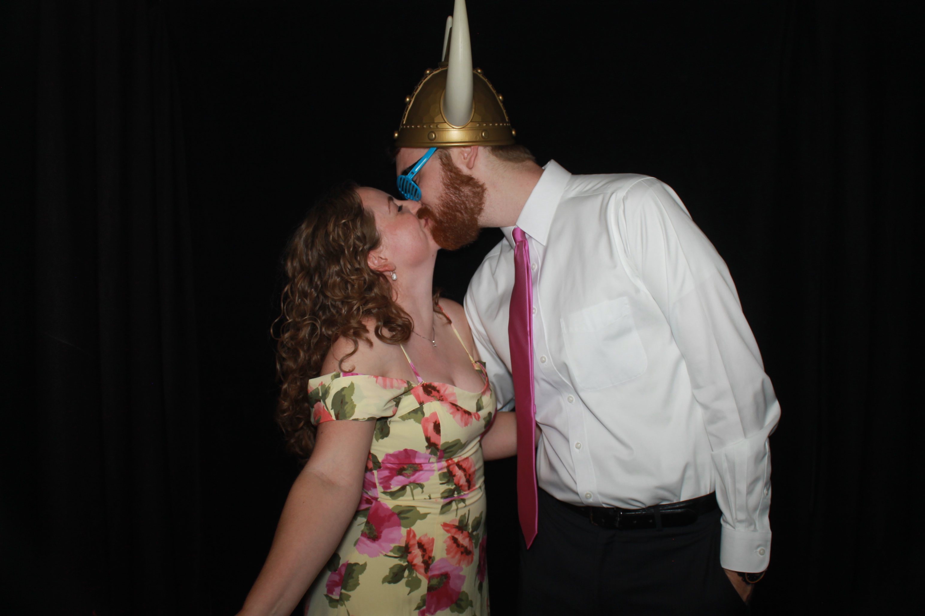 Jen & Matt | View more photos from the event at gallery.photoboothcincy.com/u/PhotoBoothCincy/Jen-Matt