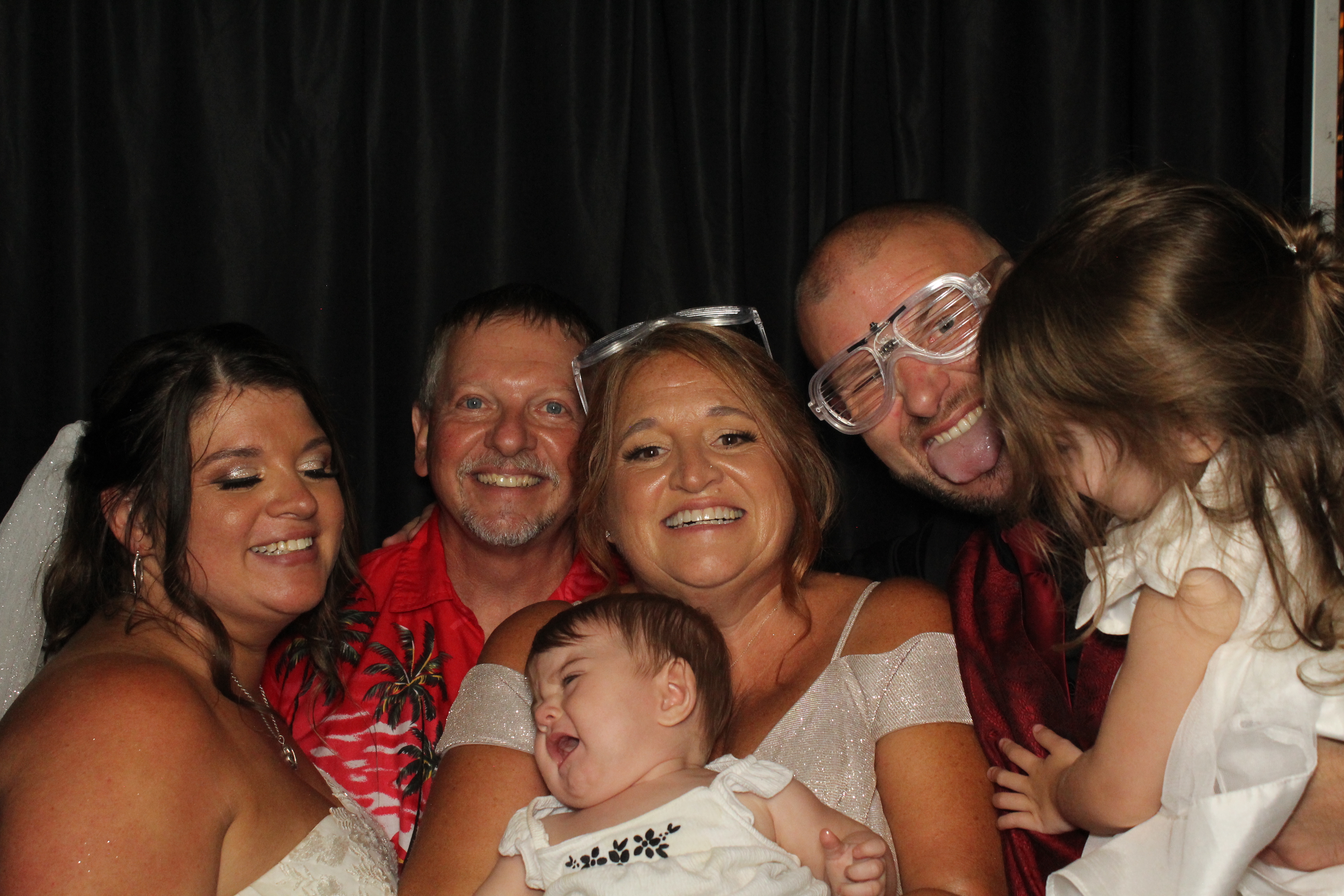 Jennifer & Nick | View more photos from the event at gallery.photoboothcincy.com/u/PhotoBoothCincy/Jennifer-Nick