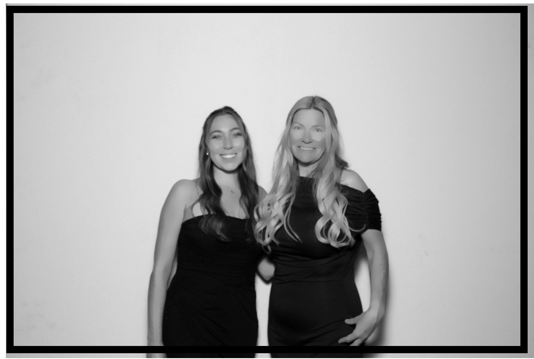 Jennifer & Teper | View more photos from the event at gallery.photoboothcincy.com/u/PhotoBoothCincy/Jennifer-Teper
