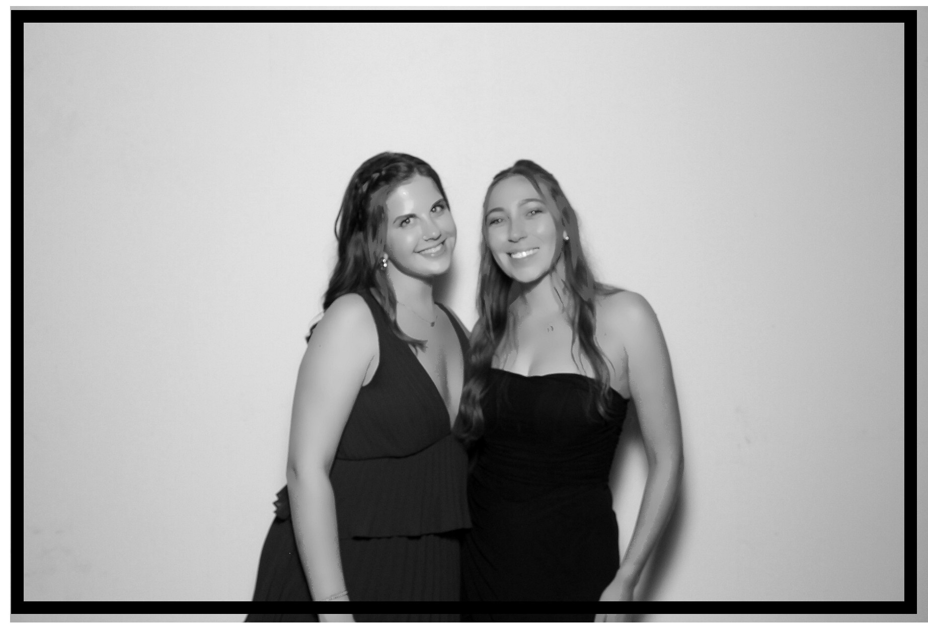 Jennifer & Teper | View more photos from the event at gallery.photoboothcincy.com/u/PhotoBoothCincy/Jennifer-Teper