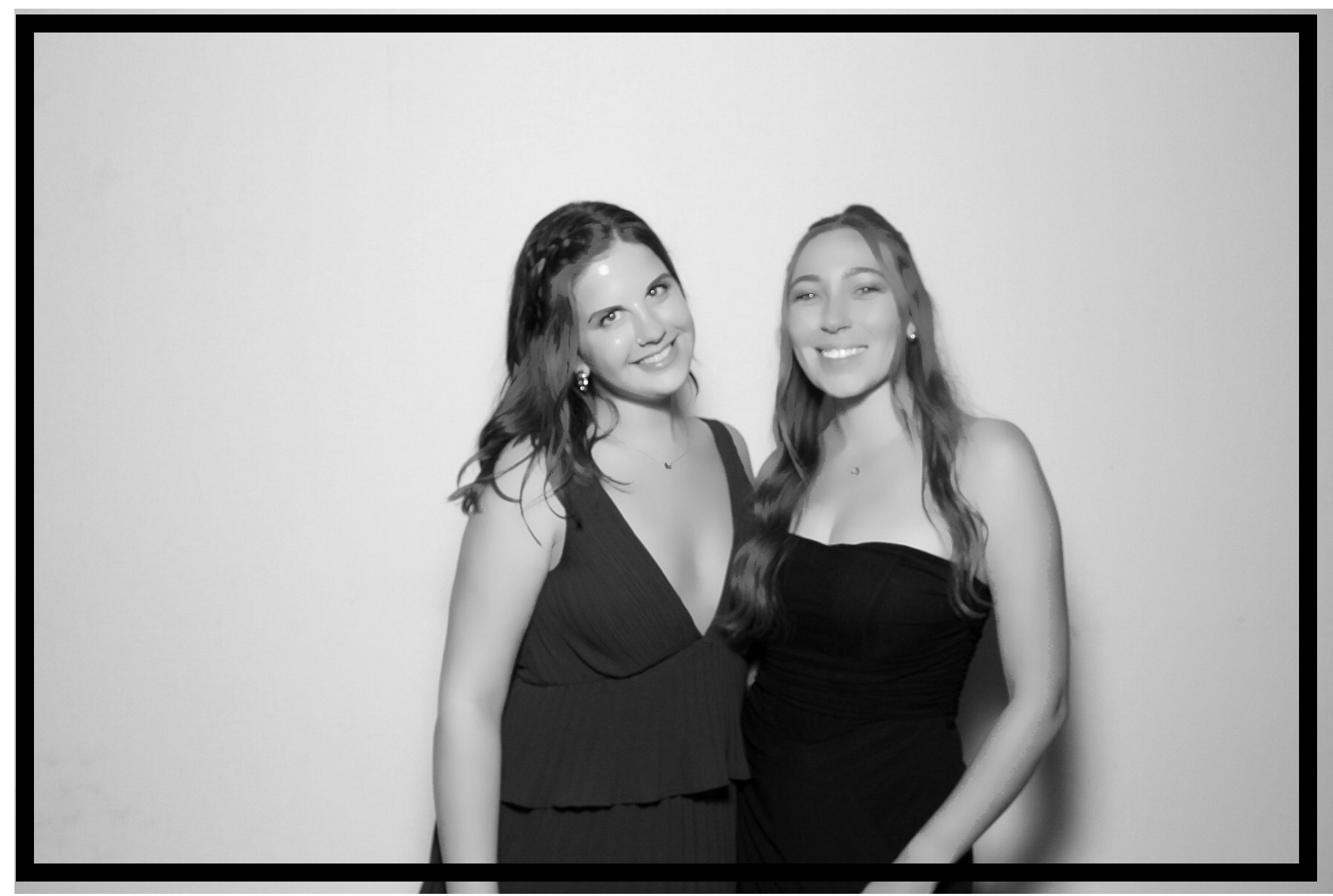 Jennifer & Teper | View more photos from the event at gallery.photoboothcincy.com/u/PhotoBoothCincy/Jennifer-Teper