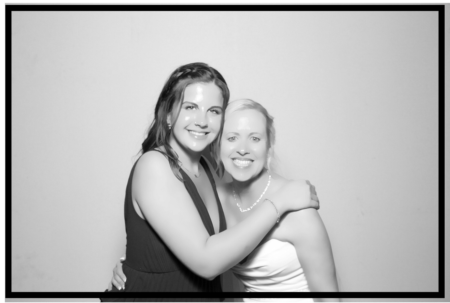 Jennifer & Teper | View more photos from the event at gallery.photoboothcincy.com/u/PhotoBoothCincy/Jennifer-Teper