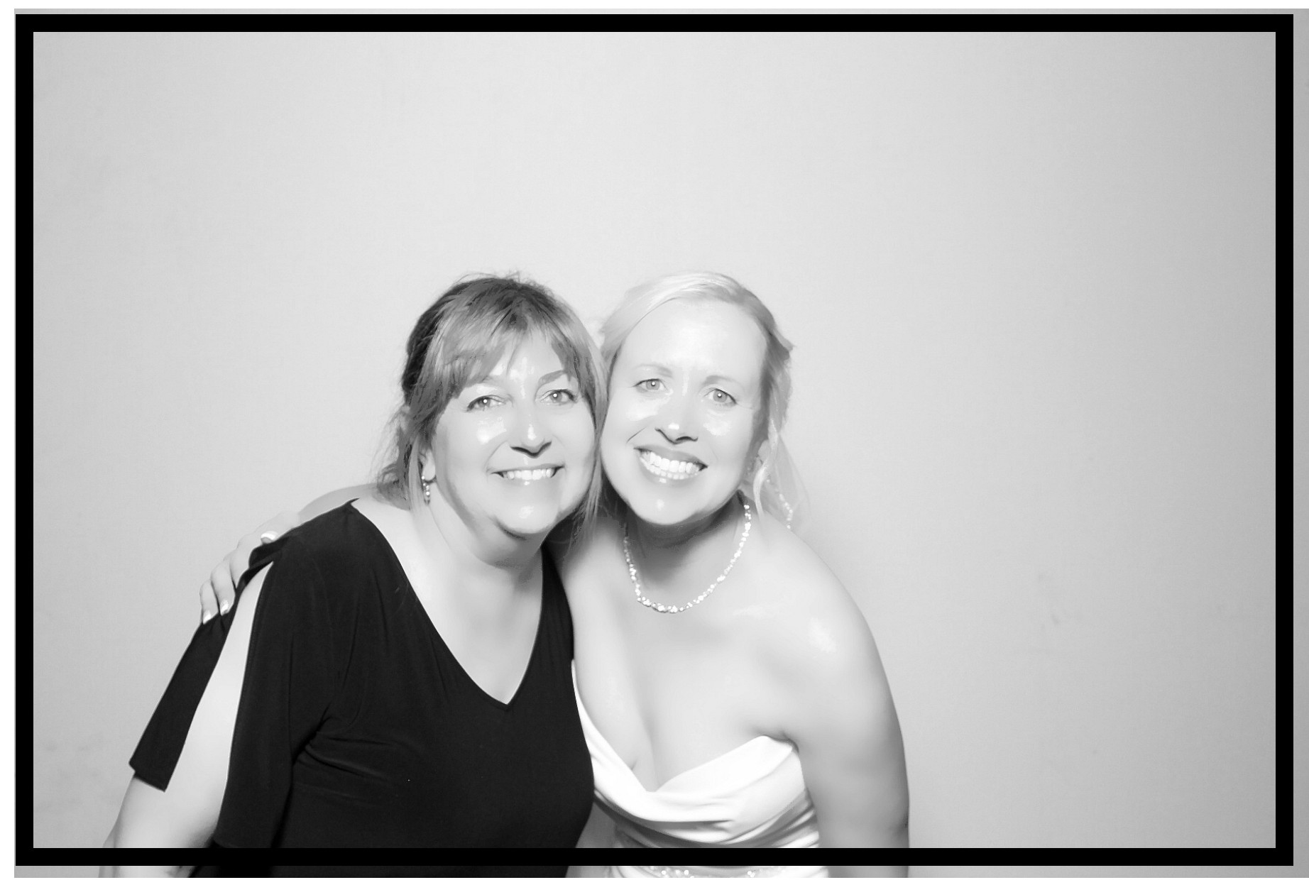 Jennifer & Teper | View more photos from the event at gallery.photoboothcincy.com/u/PhotoBoothCincy/Jennifer-Teper