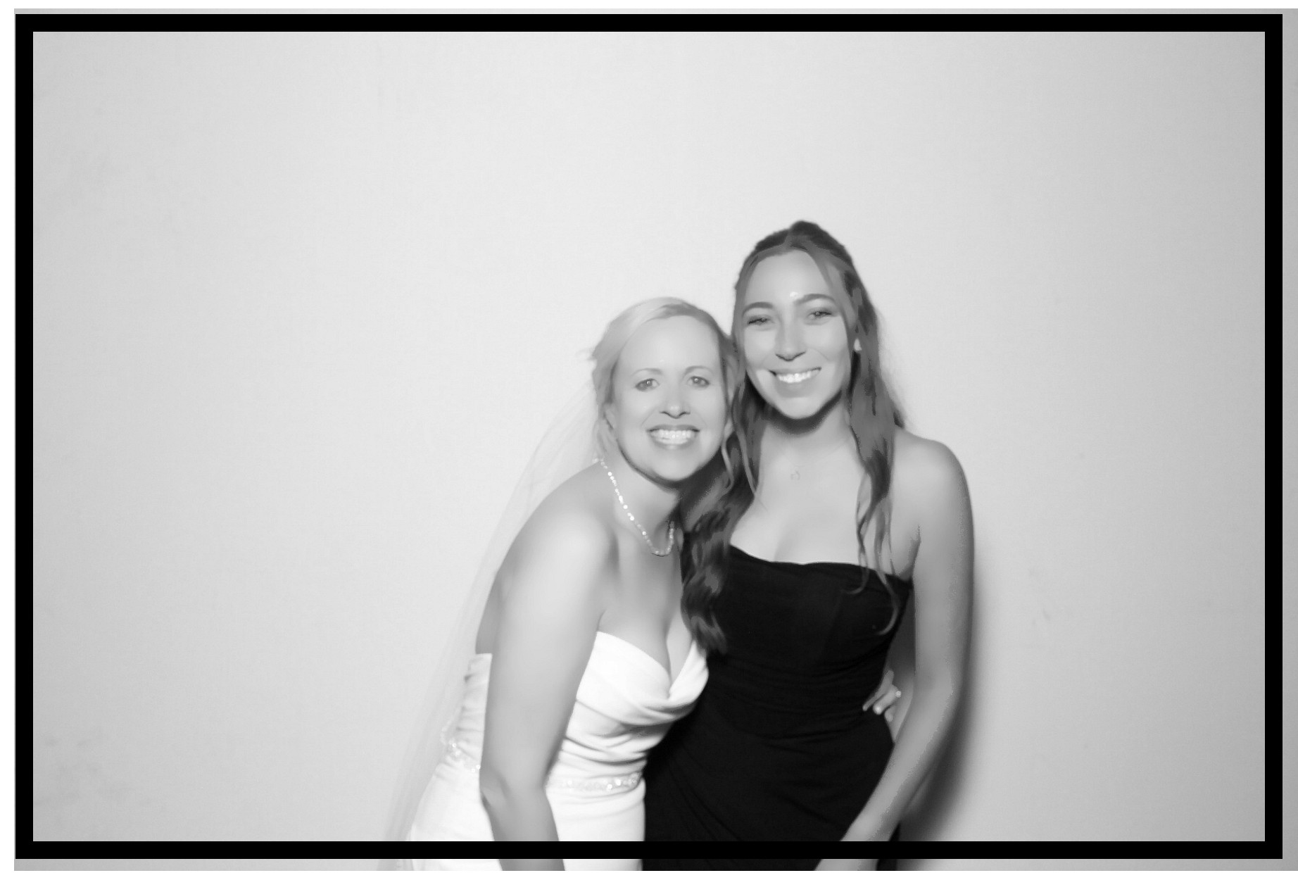 Jennifer & Teper | View more photos from the event at gallery.photoboothcincy.com/u/PhotoBoothCincy/Jennifer-Teper