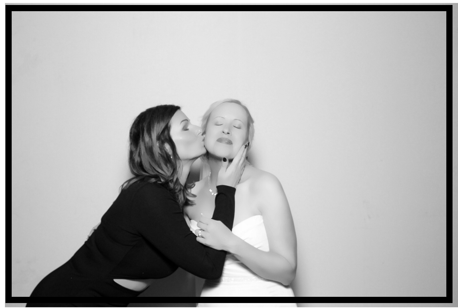 Jennifer & Teper | View more photos from the event at gallery.photoboothcincy.com/u/PhotoBoothCincy/Jennifer-Teper