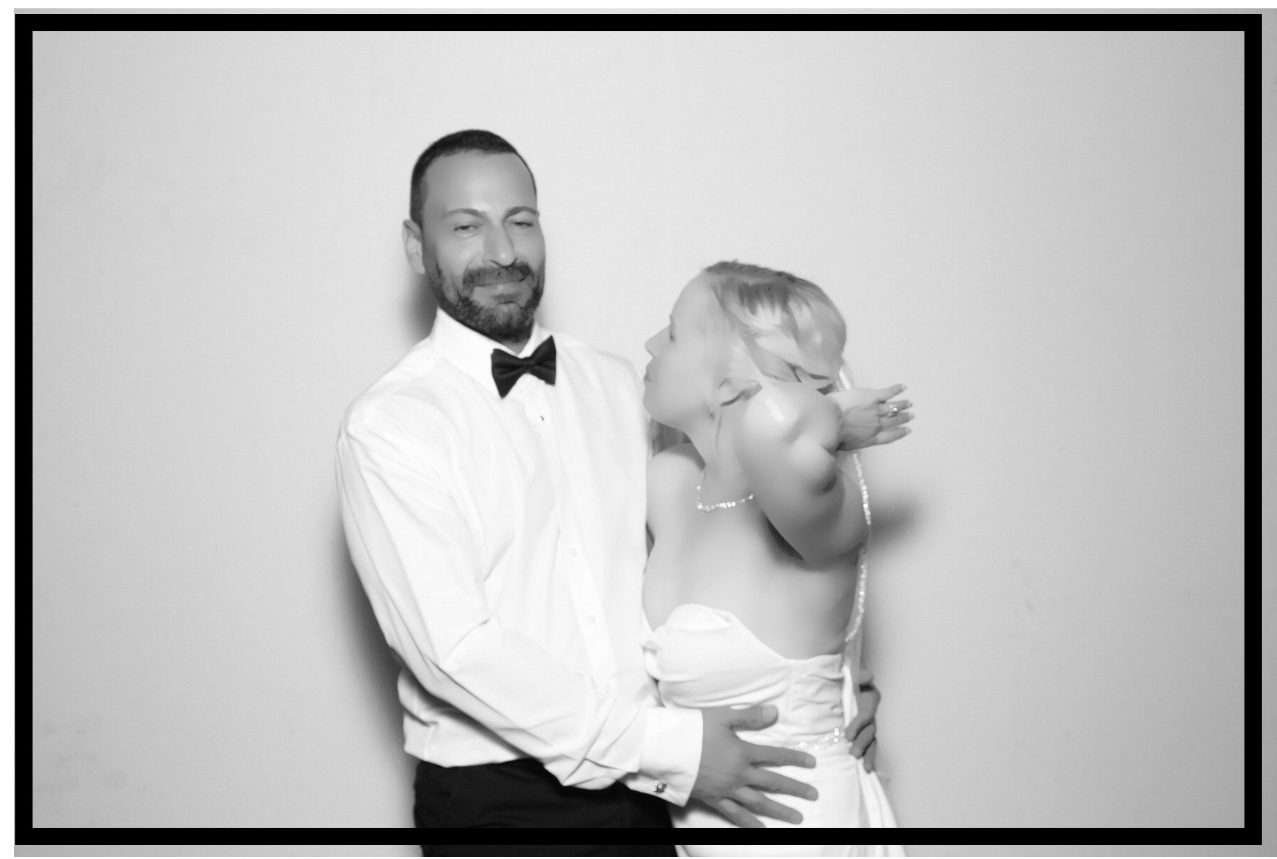 Jennifer & Teper | View more photos from the event at gallery.photoboothcincy.com/u/PhotoBoothCincy/Jennifer-Teper